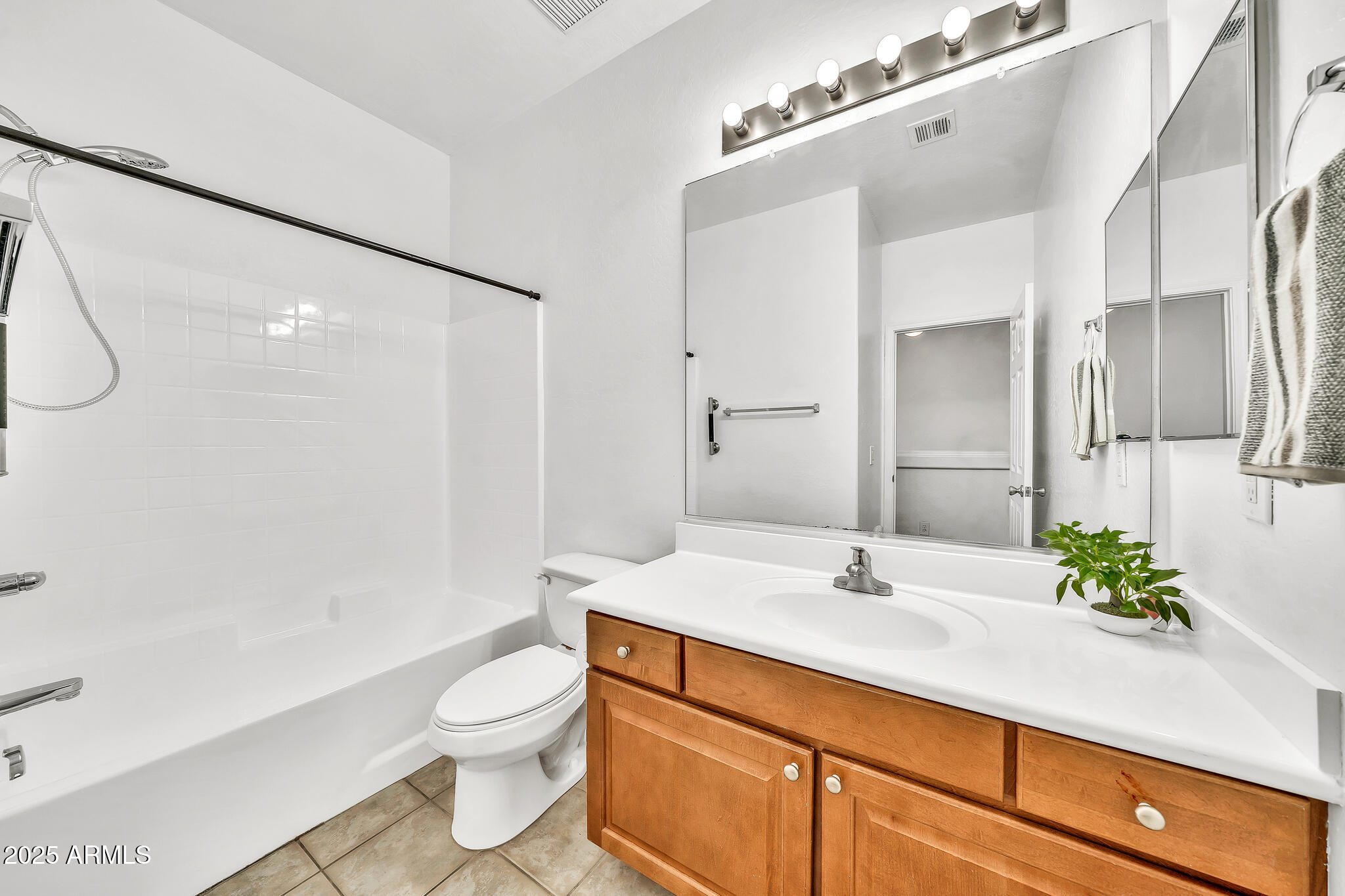 1718 W COLTER Street, 195