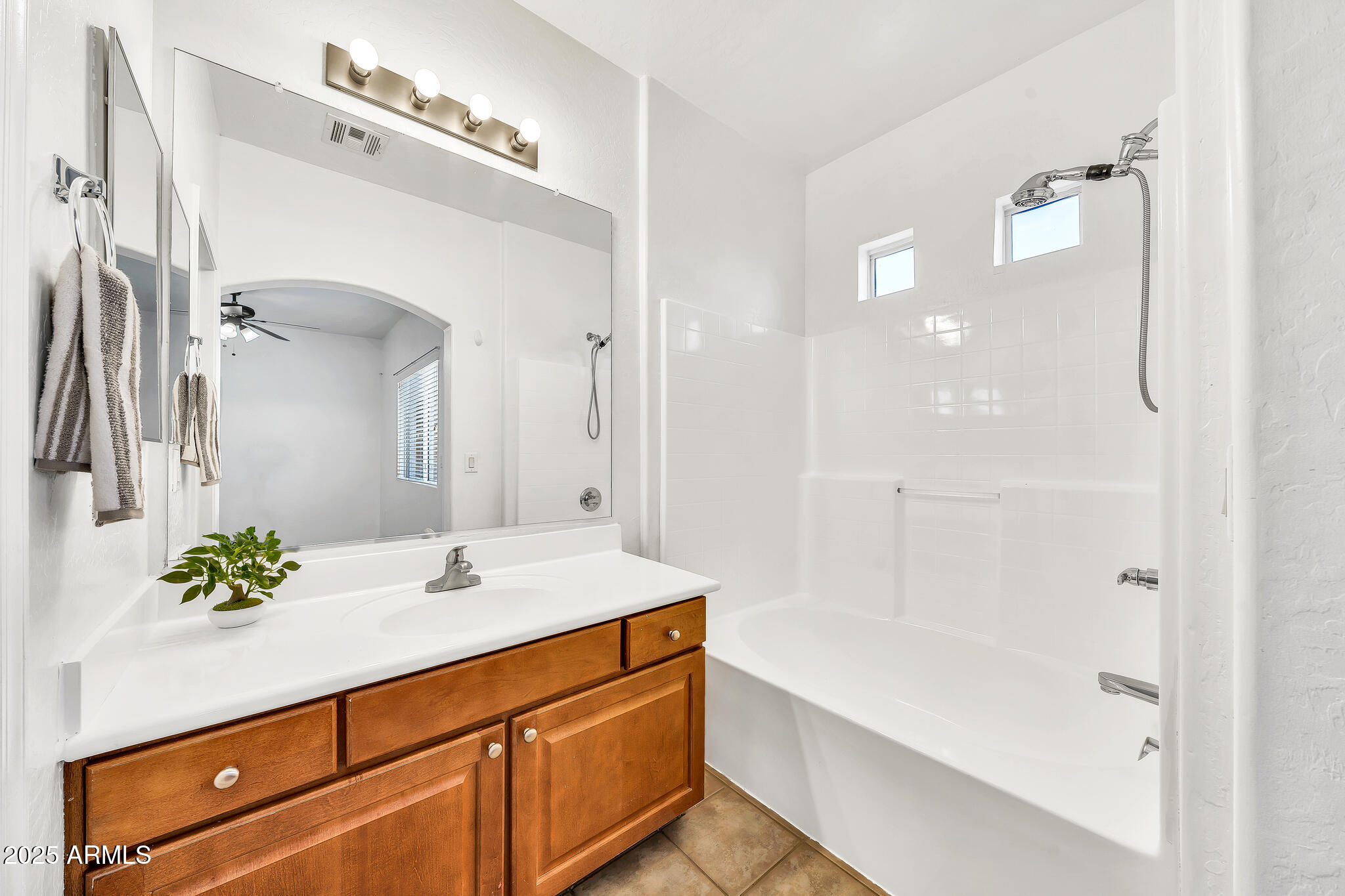 1718 W COLTER Street, 195