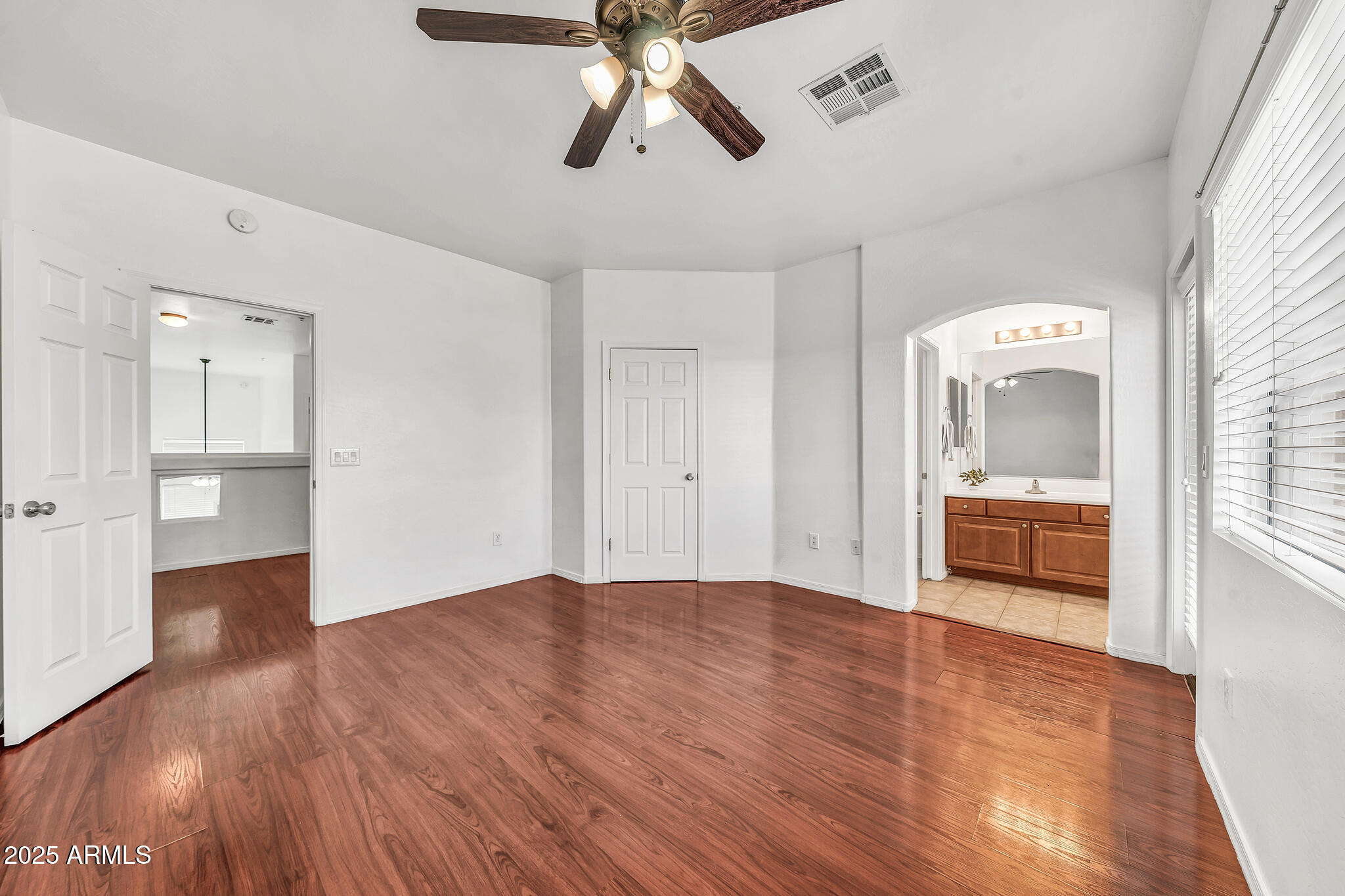 1718 W COLTER Street, 195