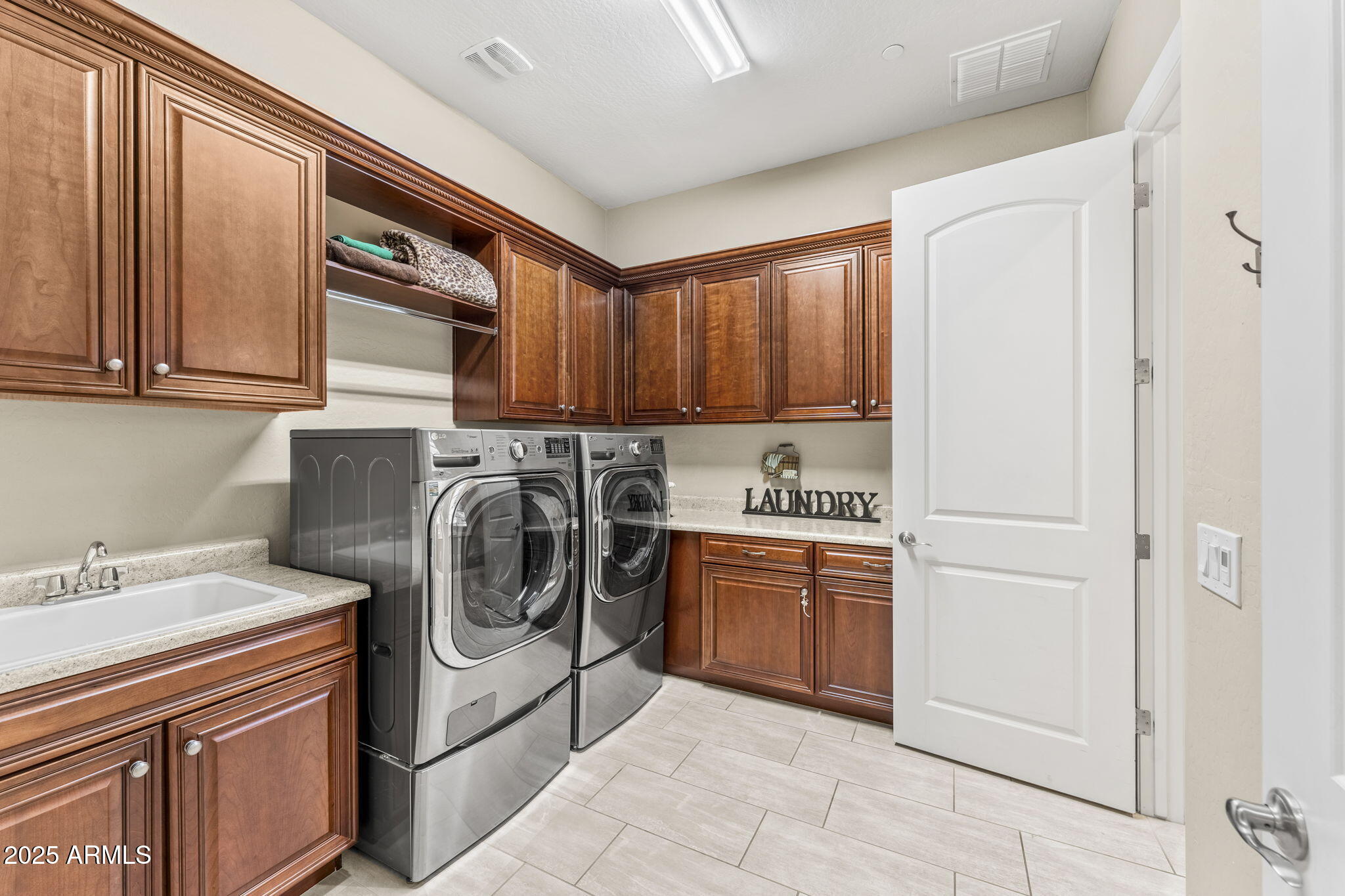 9936 E WINTER SUN Drive