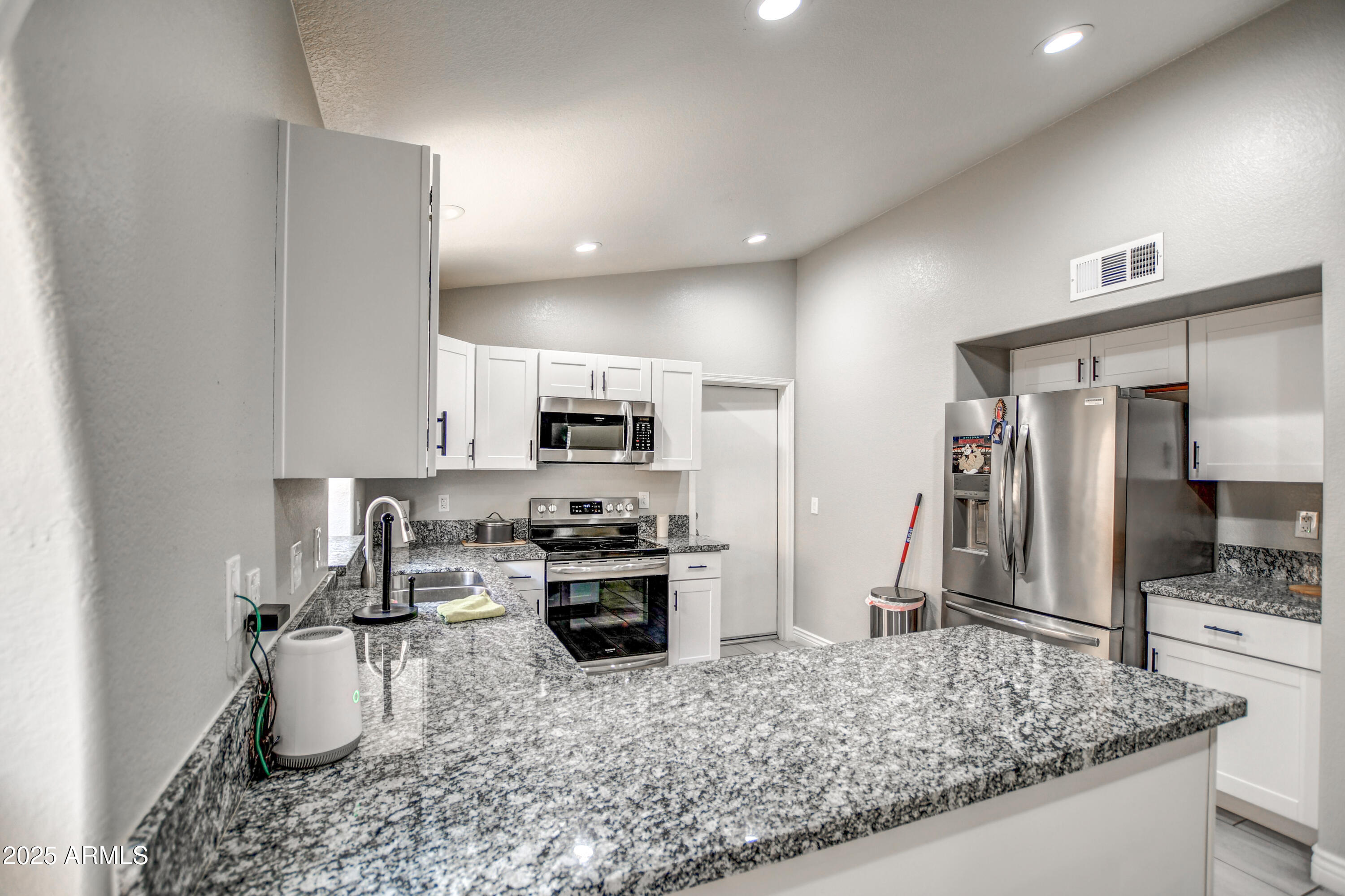 12543 W ROANOKE Avenue