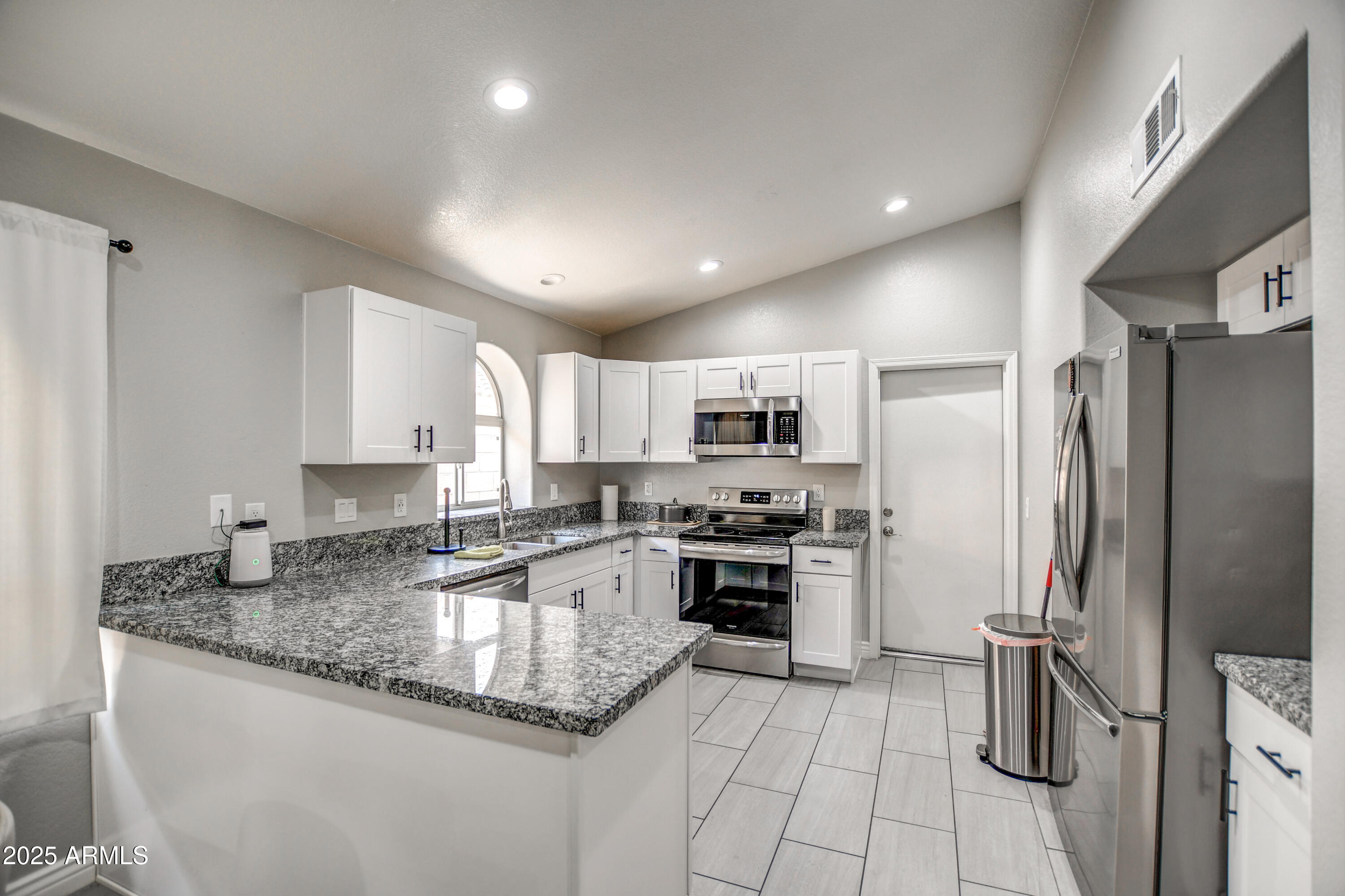 12543 W ROANOKE Avenue