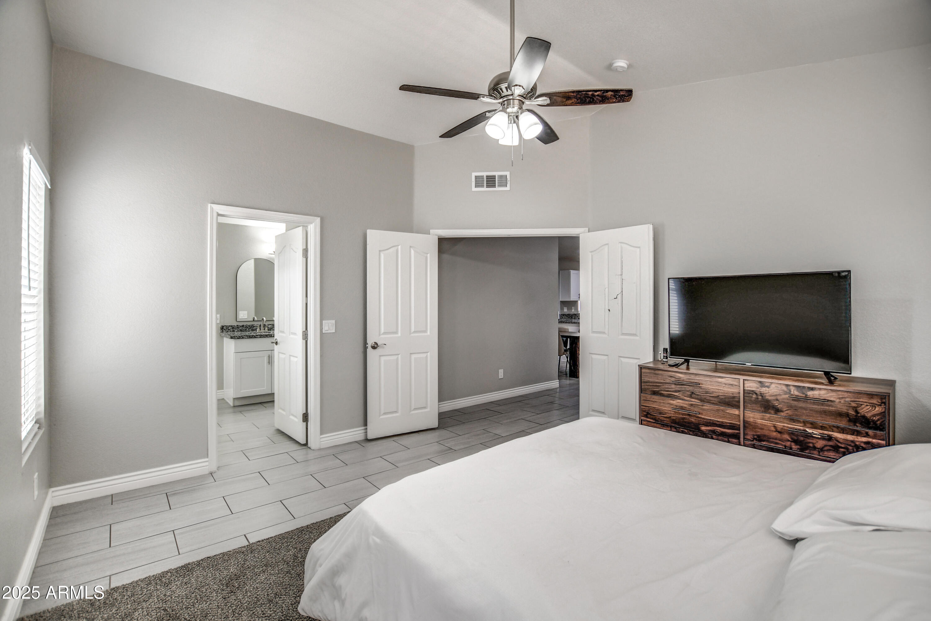 12543 W ROANOKE Avenue