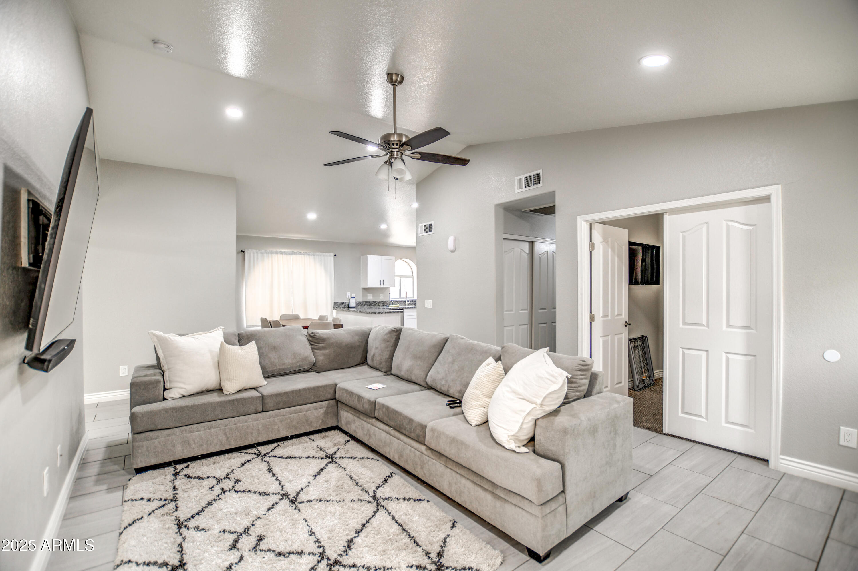 12543 W ROANOKE Avenue