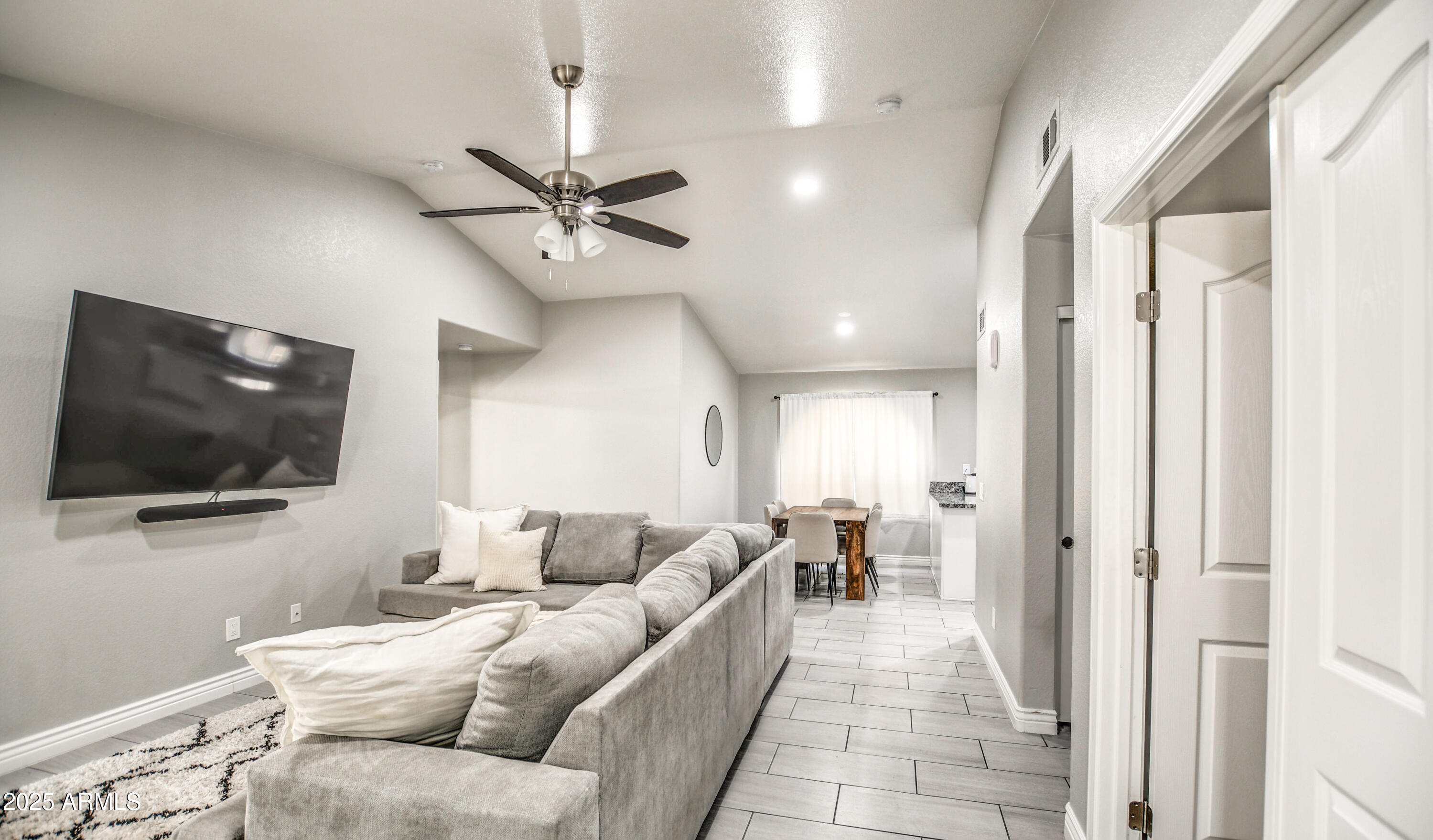 12543 W ROANOKE Avenue