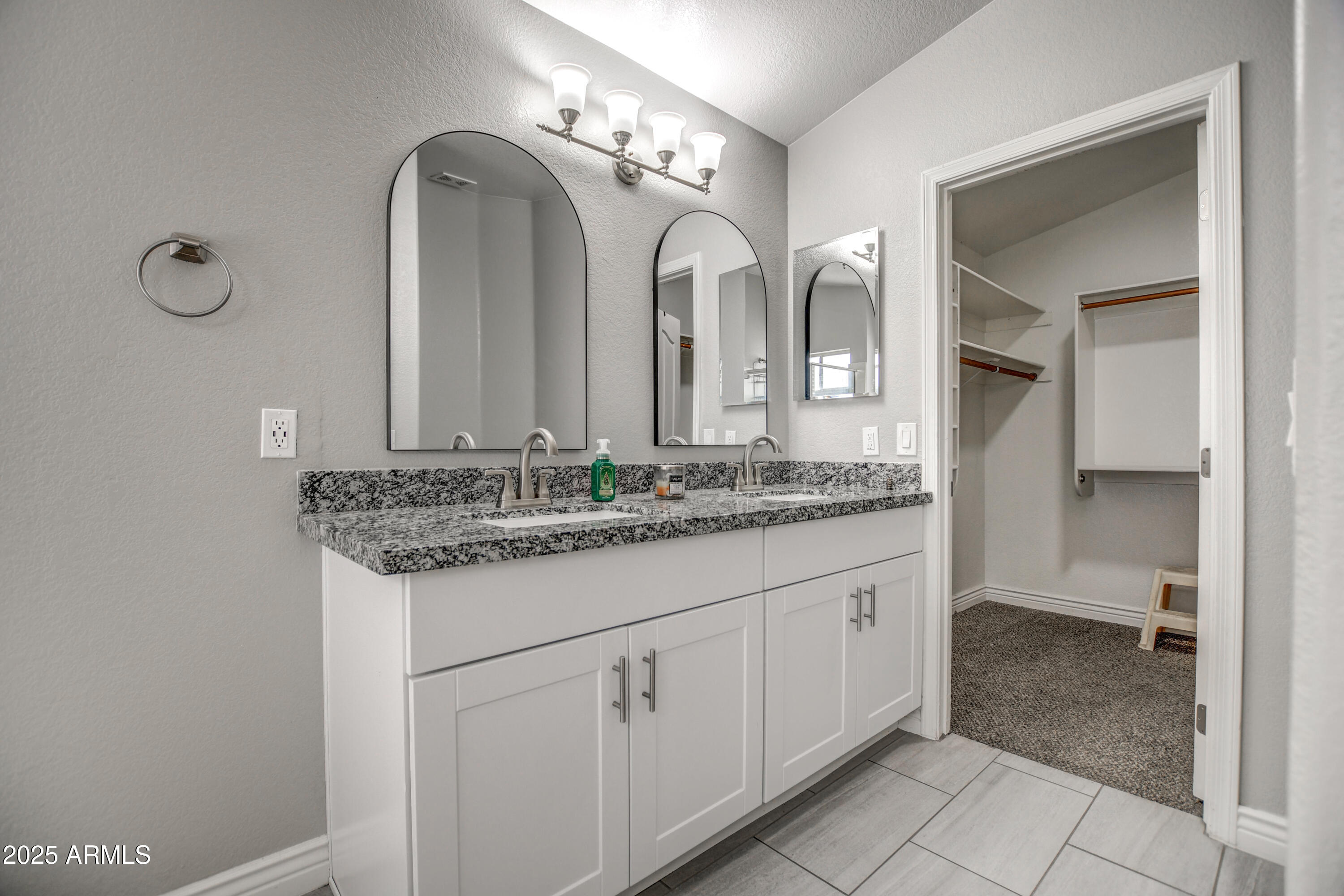 12543 W ROANOKE Avenue