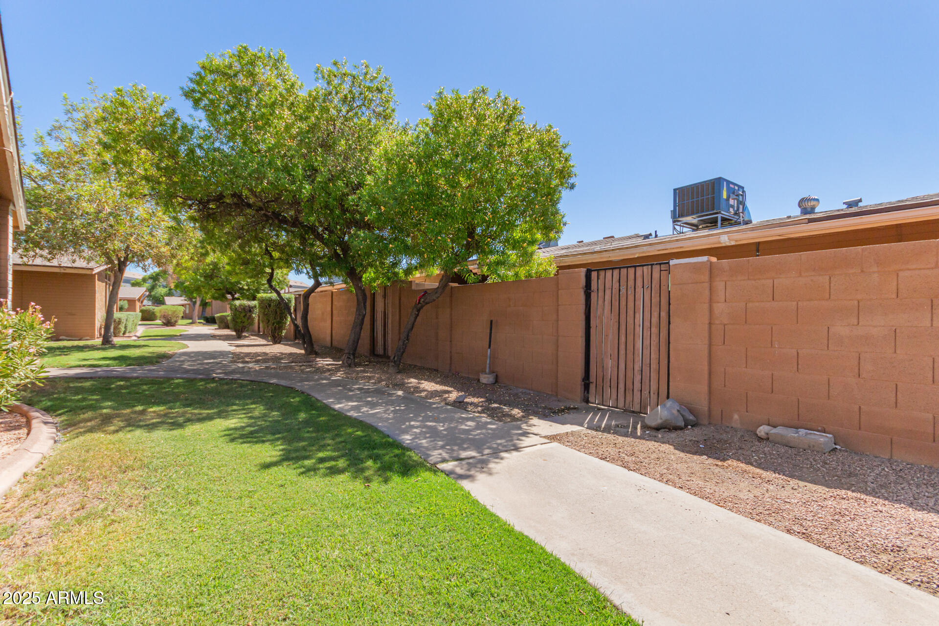 1624 E CAMPBELL Avenue, 51