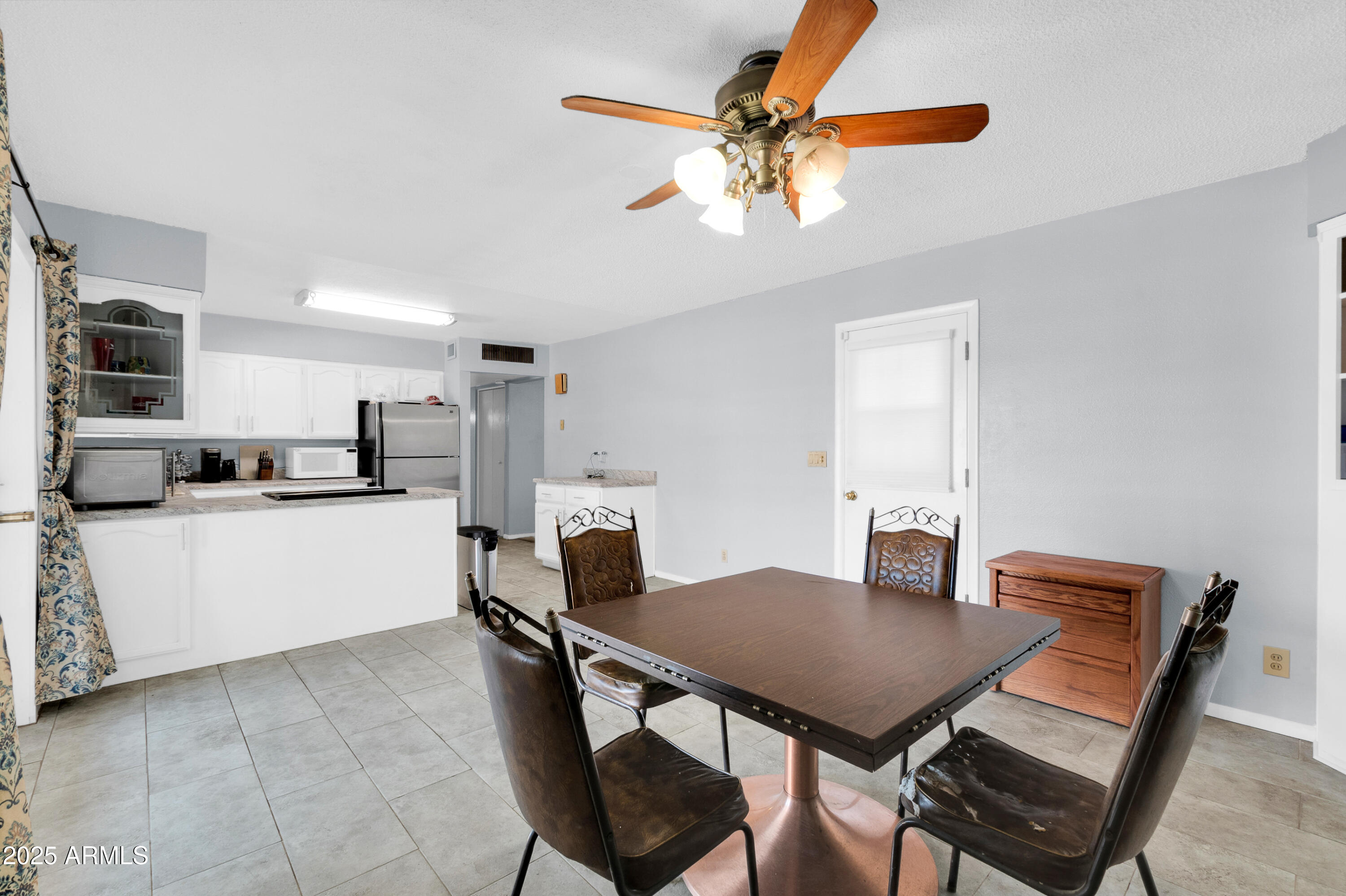 3422 W POINSETTIA Drive