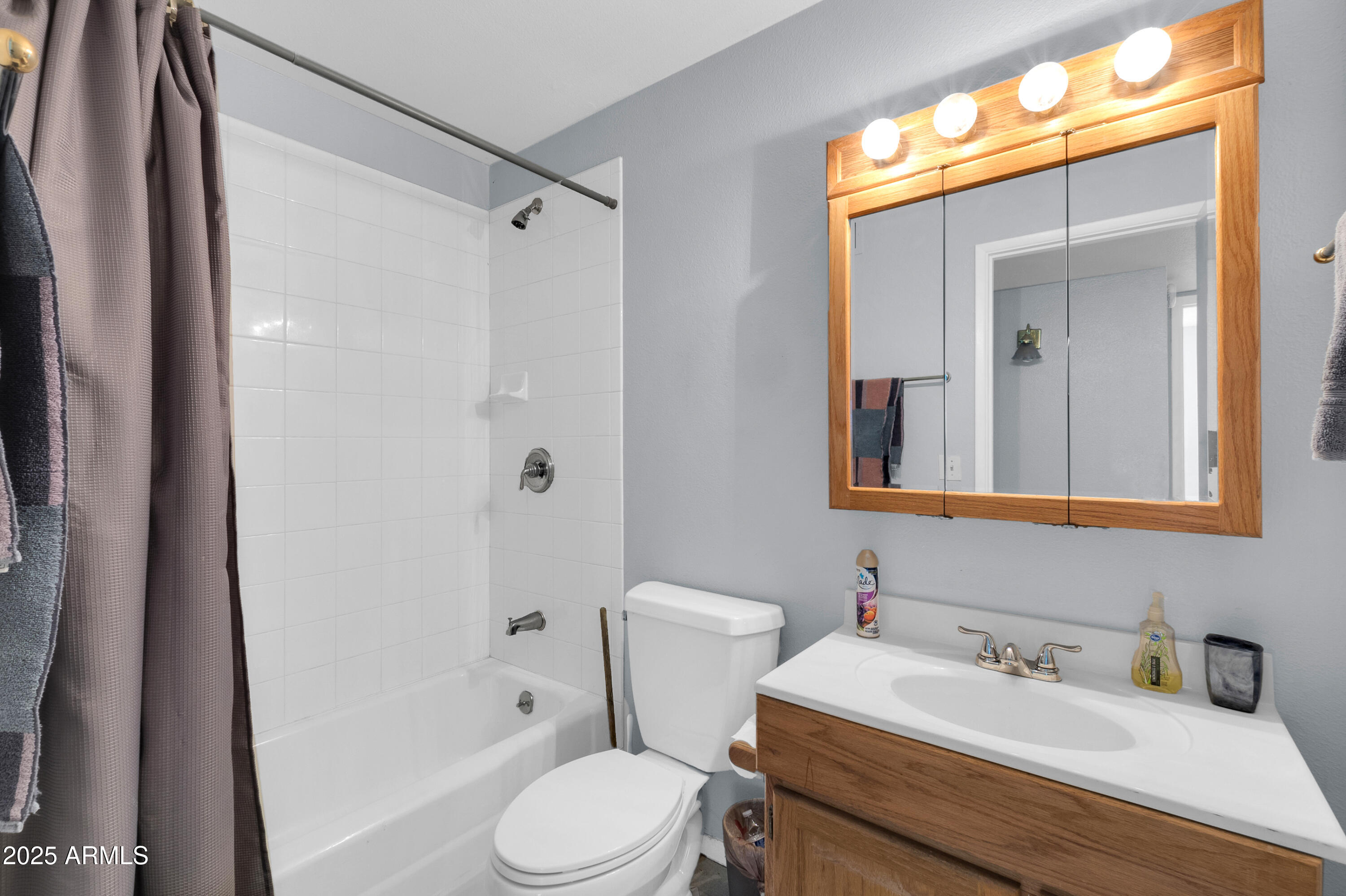 3422 W POINSETTIA Drive