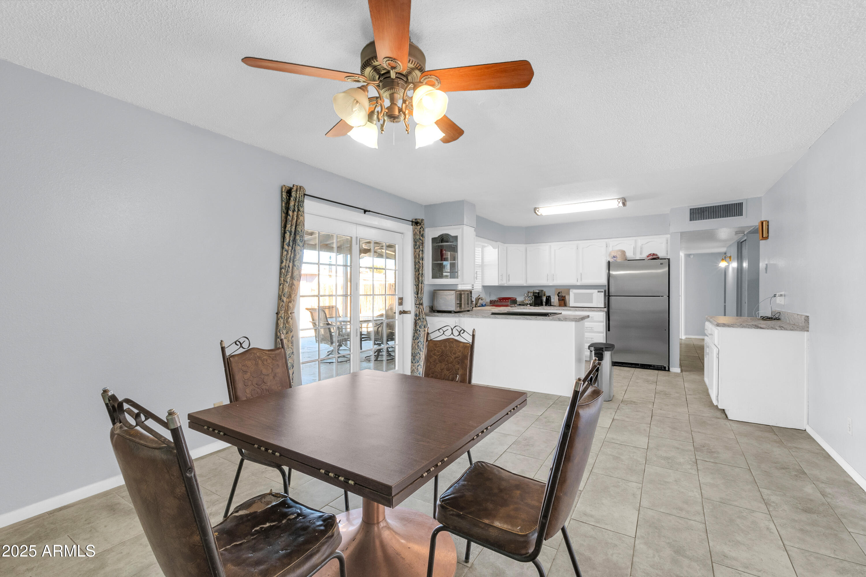 3422 W POINSETTIA Drive