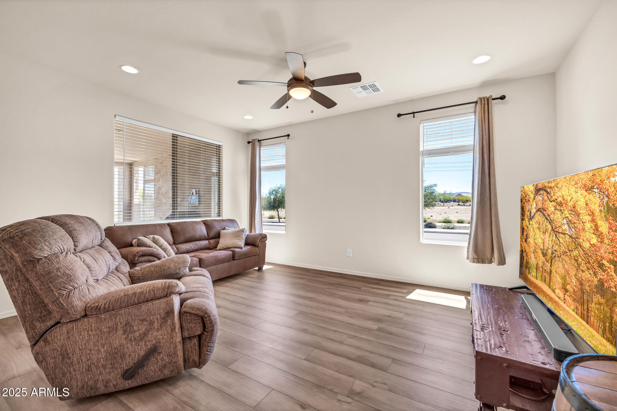 27606 W TONOPAH Drive