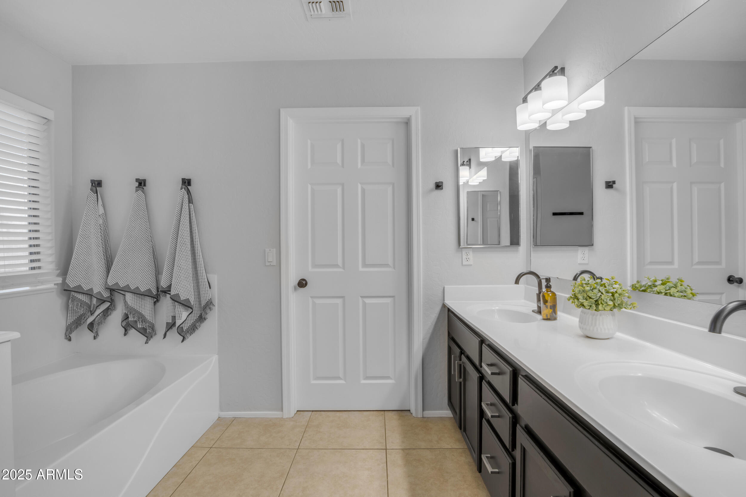 3349 E Flamingo Court