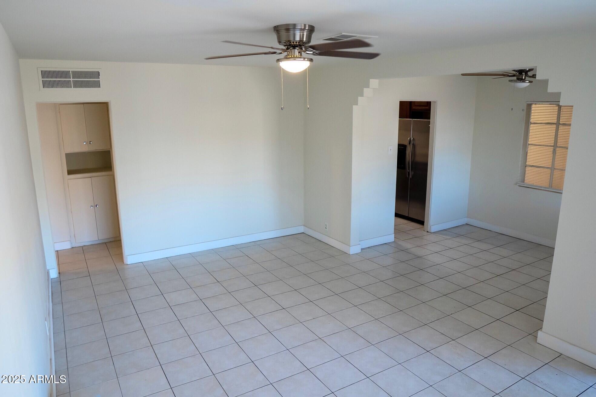 1914 W COLTER Street