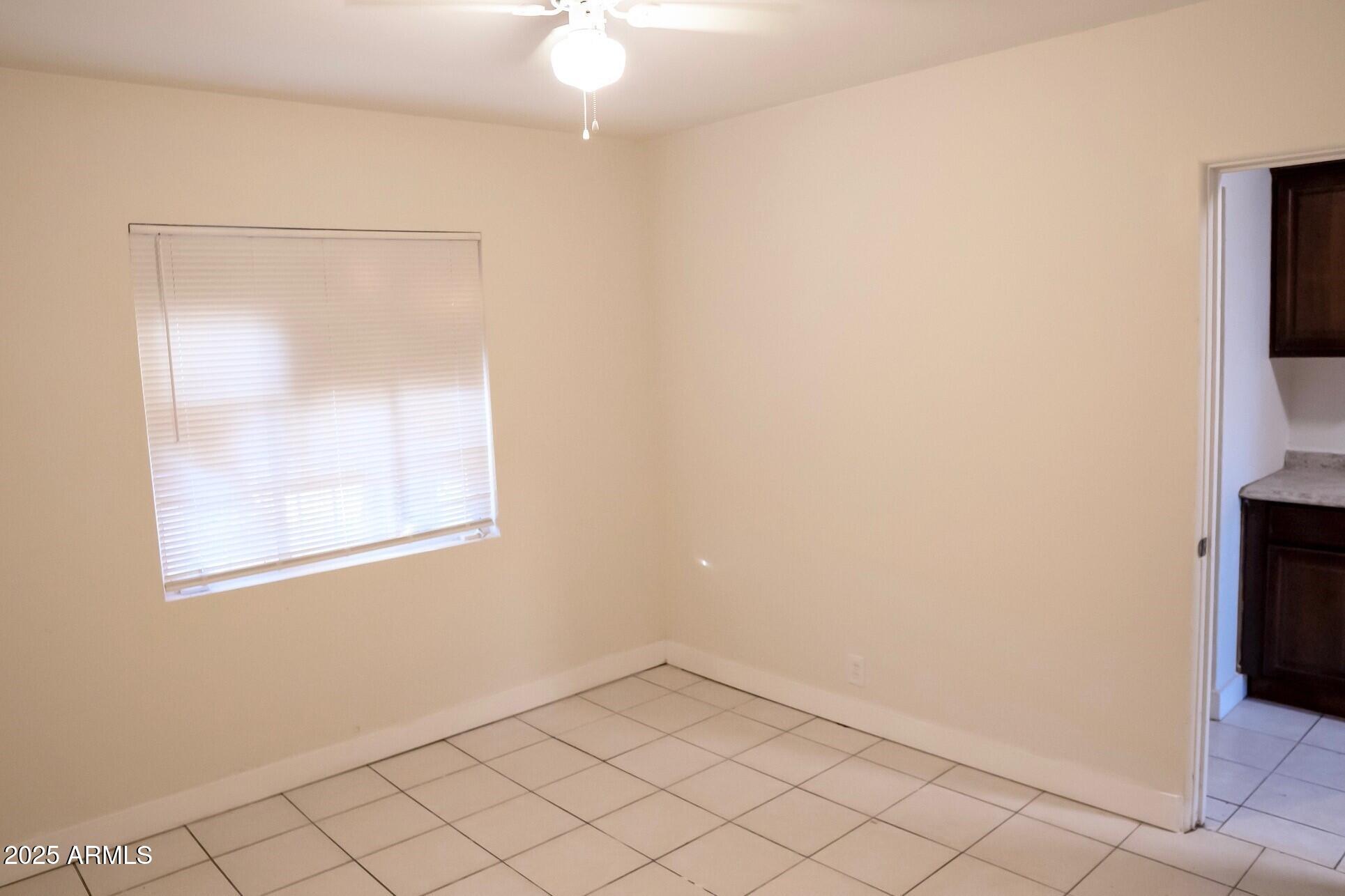 1914 W COLTER Street