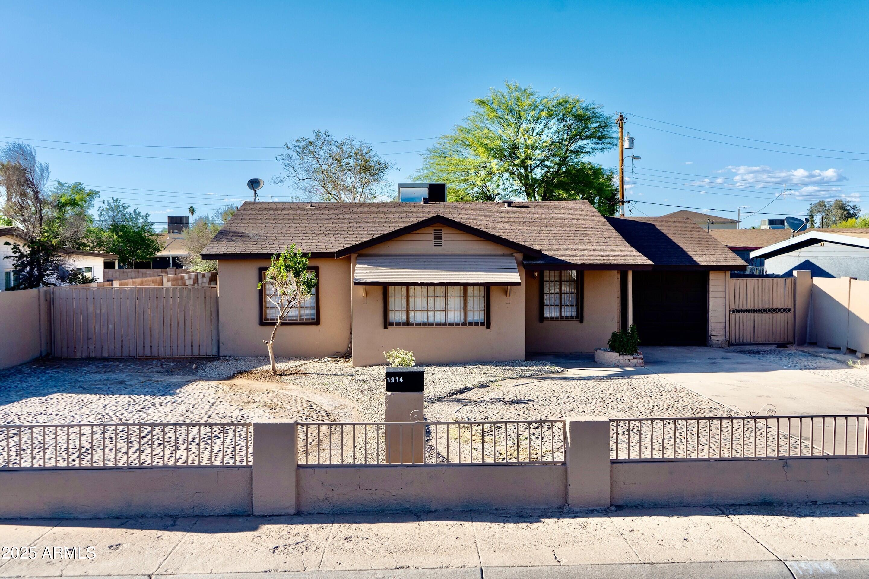 1914 W COLTER Street