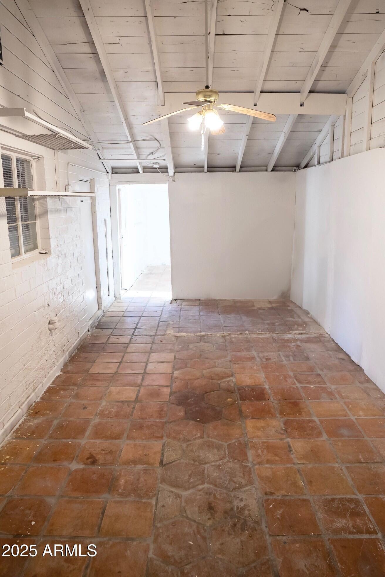 1914 W COLTER Street