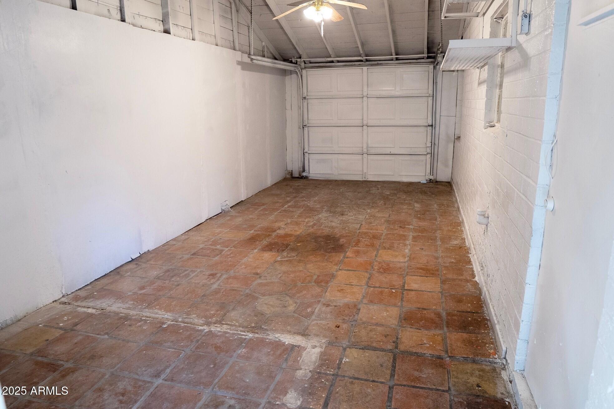 1914 W COLTER Street