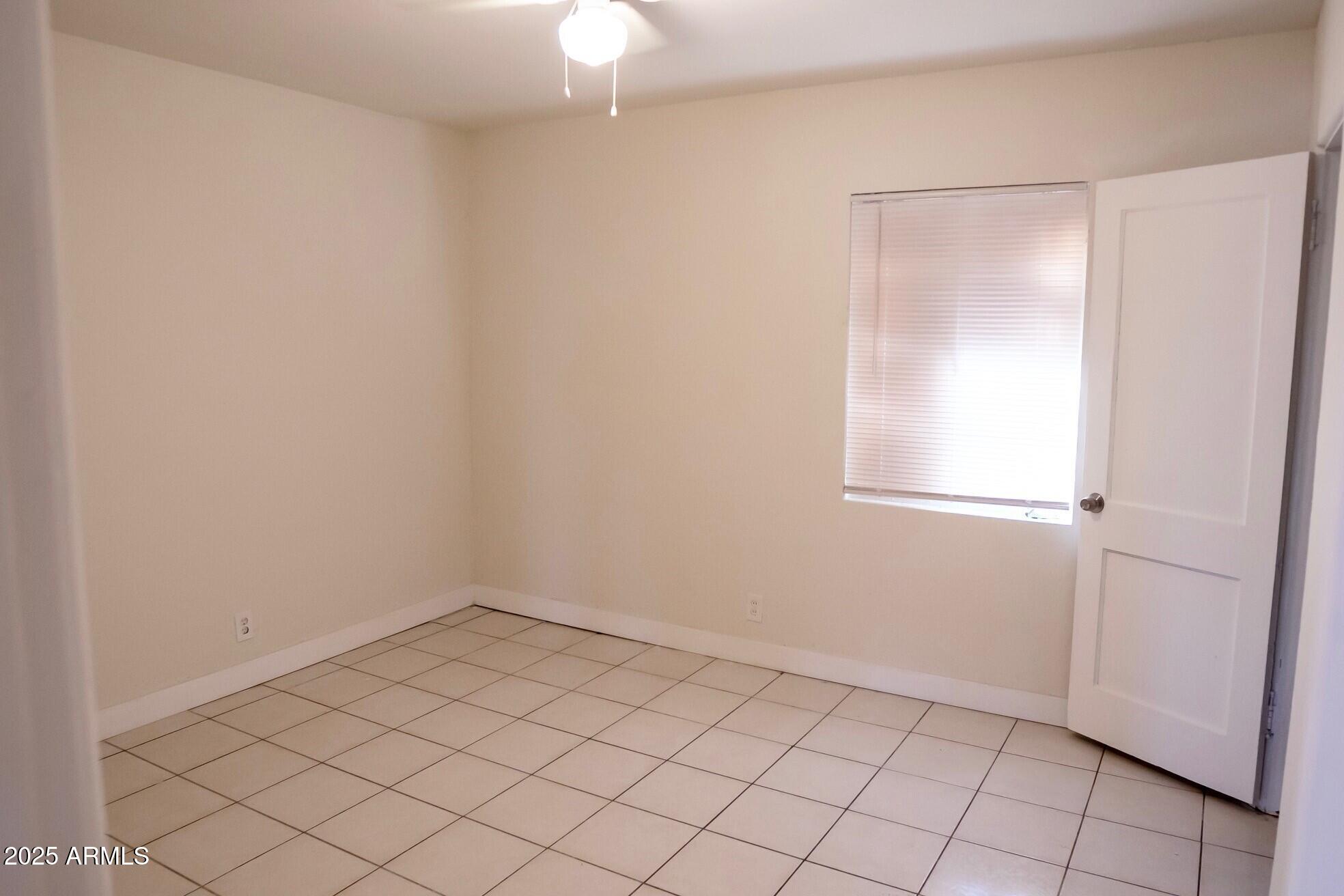 1914 W COLTER Street