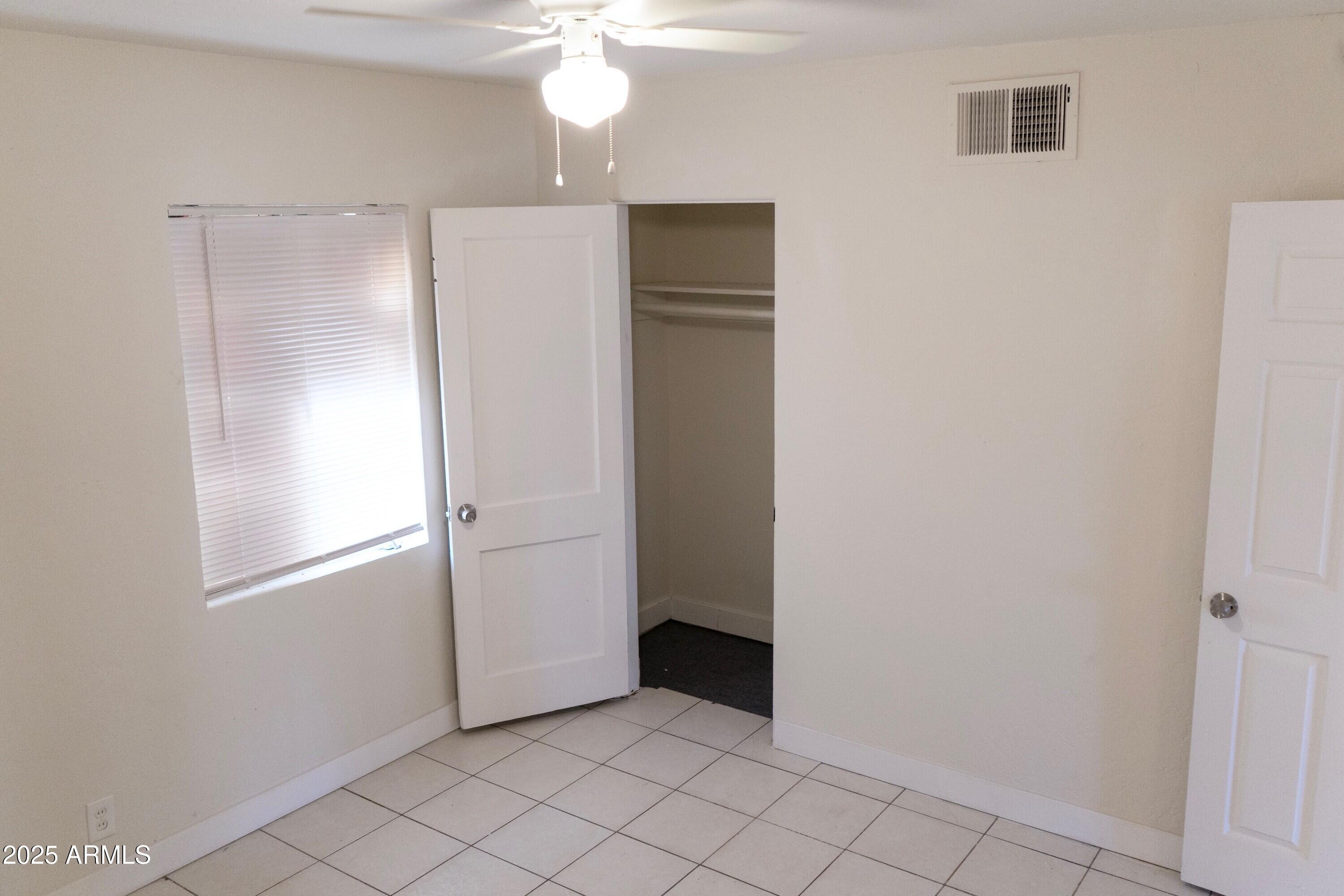 1914 W COLTER Street