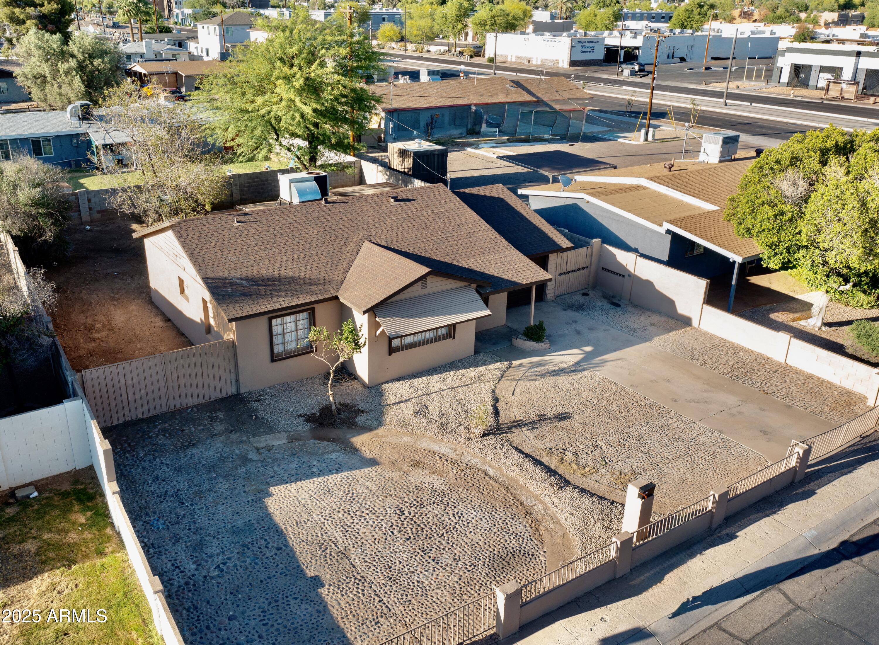 1914 W COLTER Street