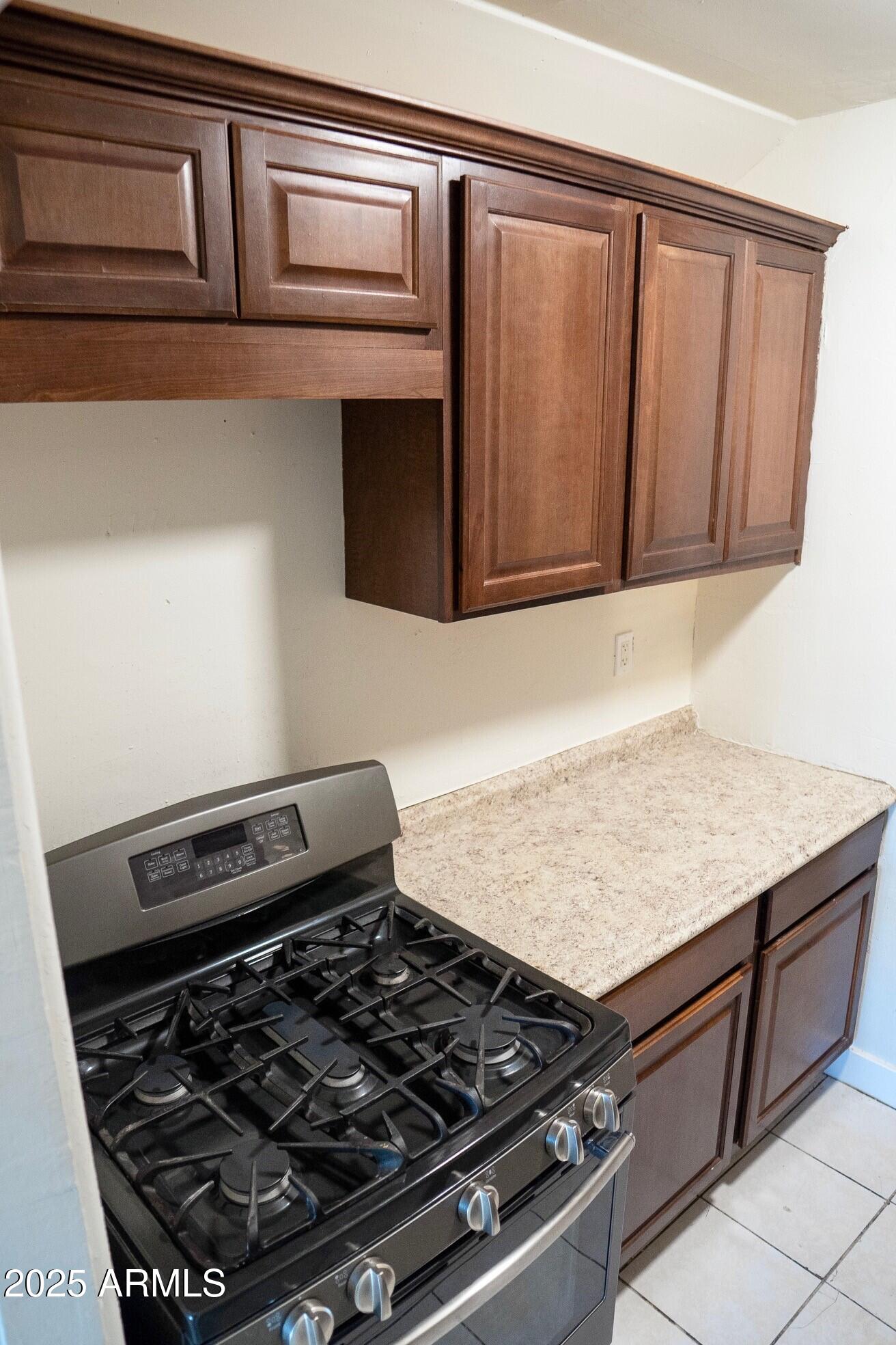 1914 W COLTER Street