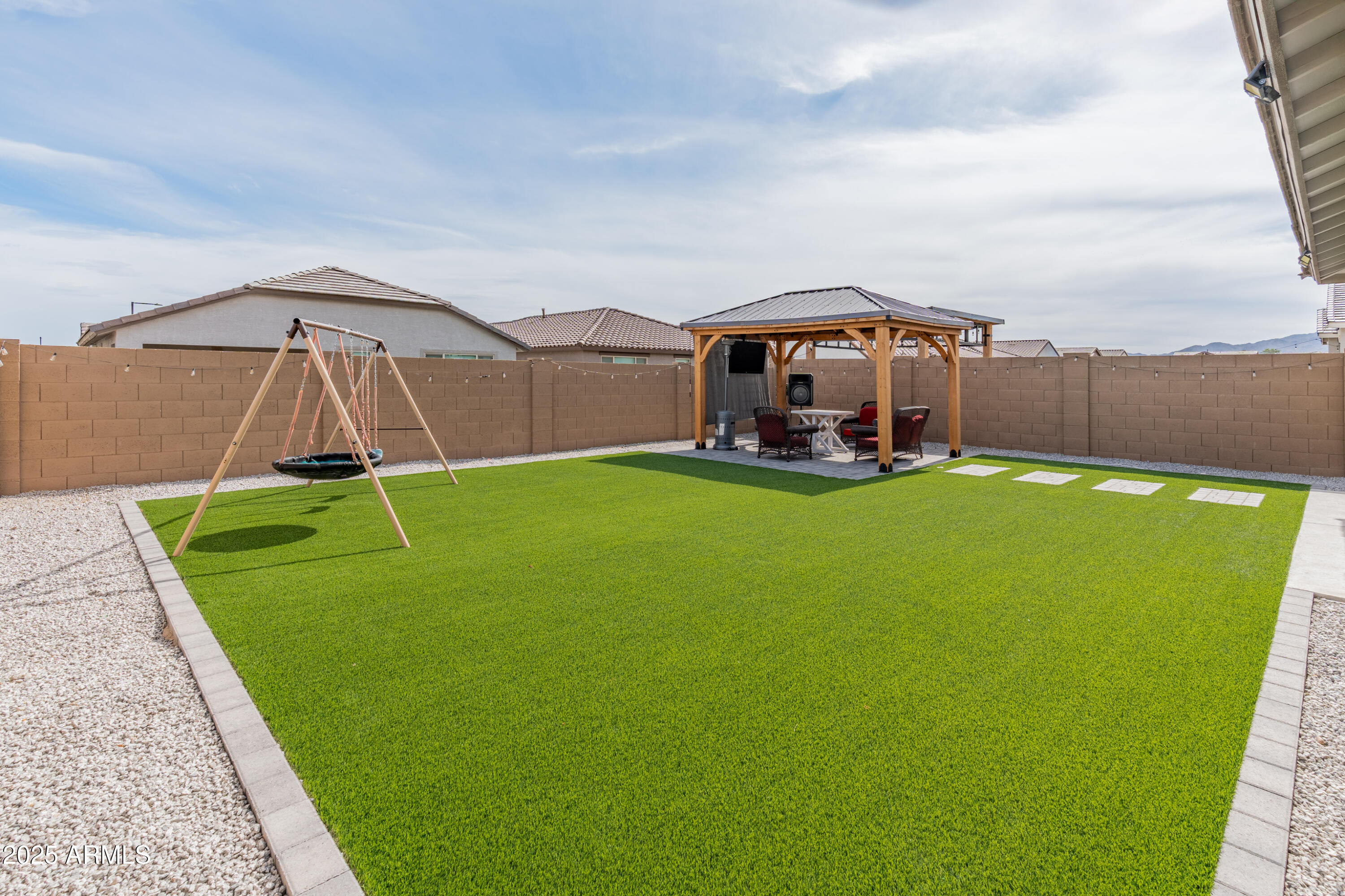 19407 W PIERSON Street