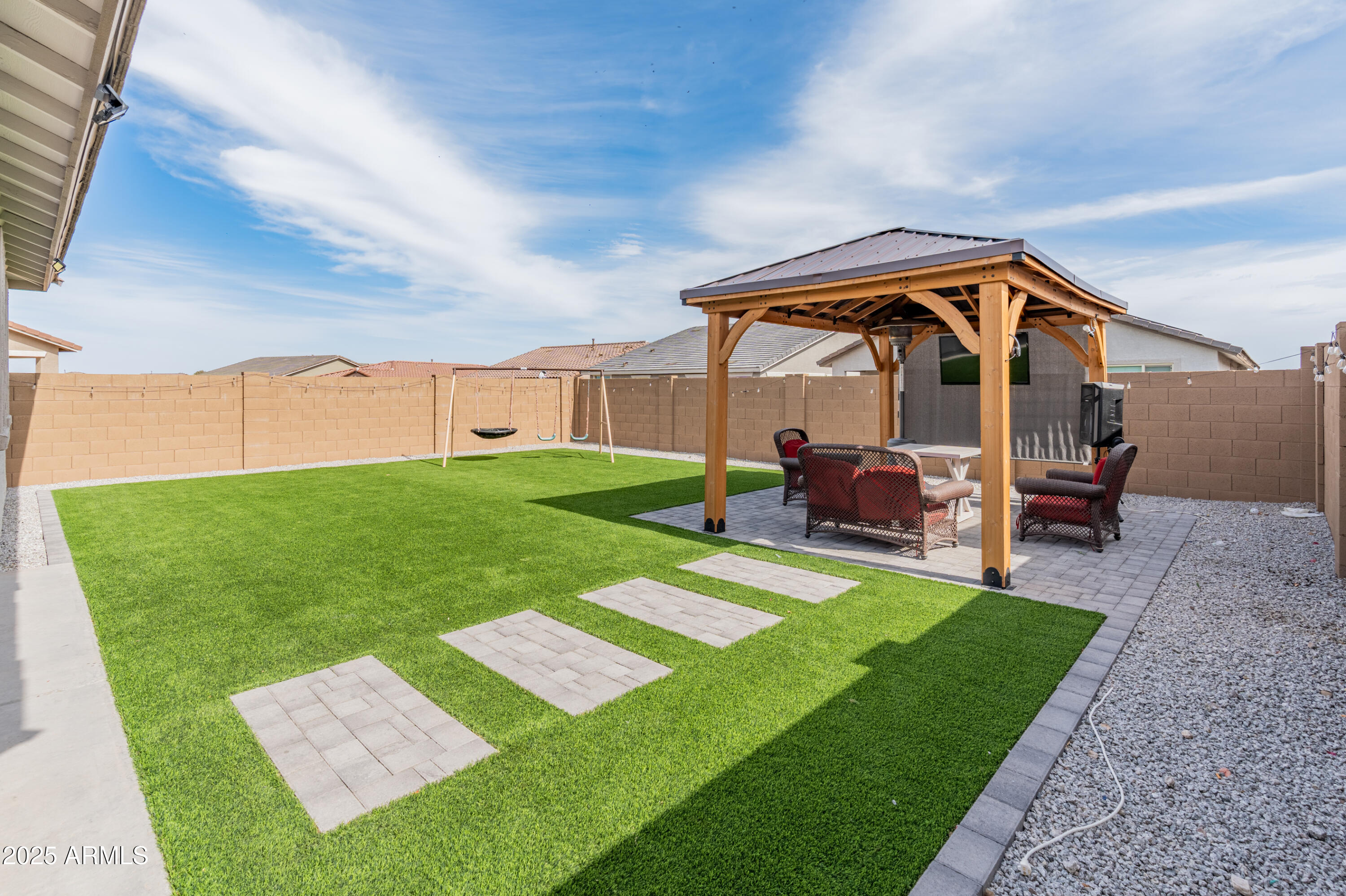 19407 W PIERSON Street