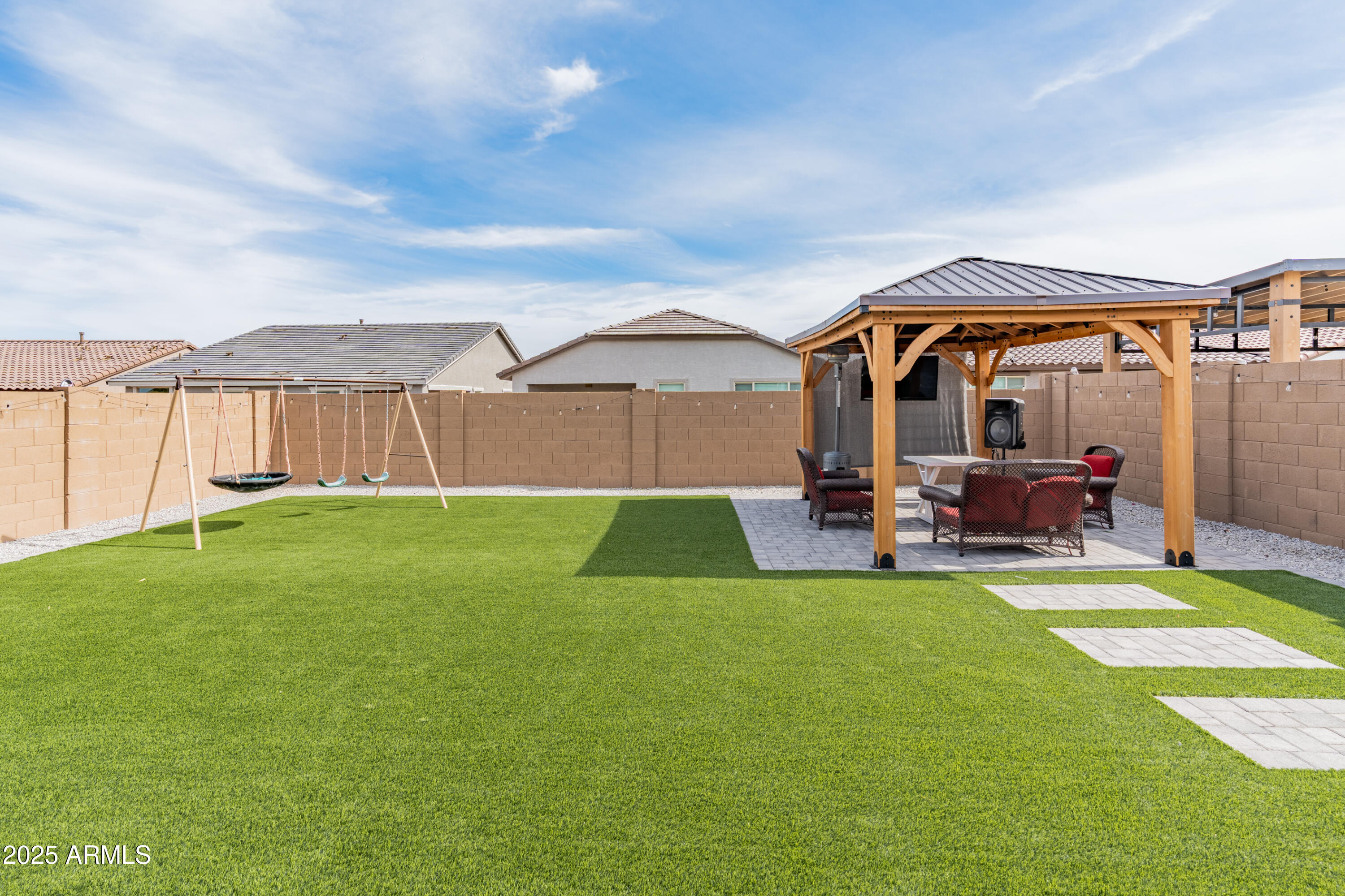 19407 W PIERSON Street