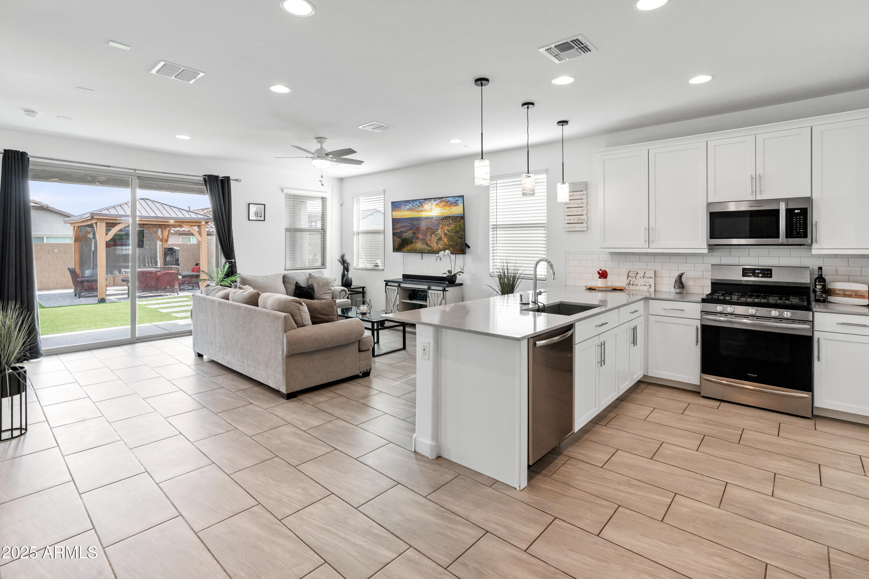 19407 W PIERSON Street