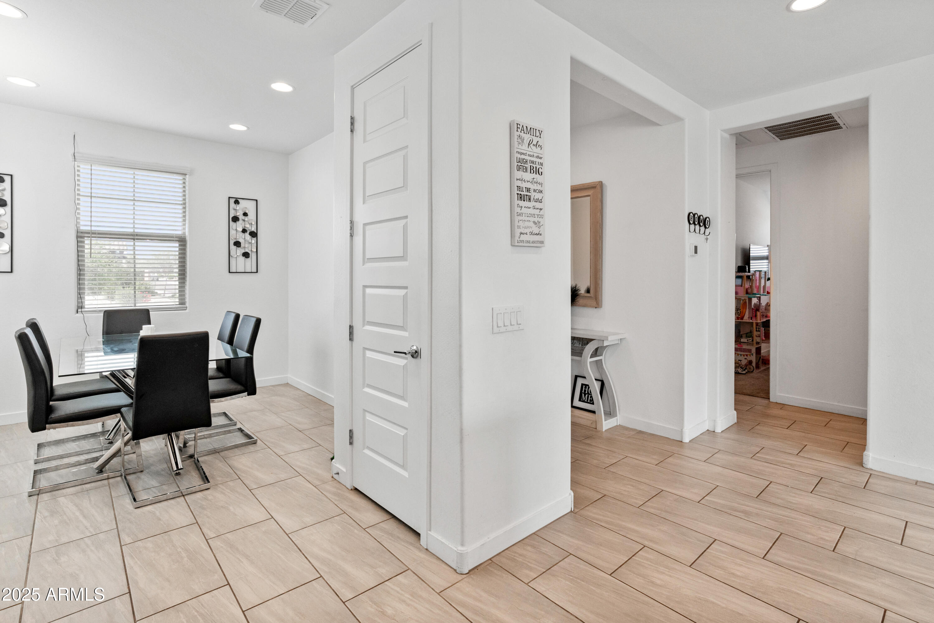 19407 W PIERSON Street