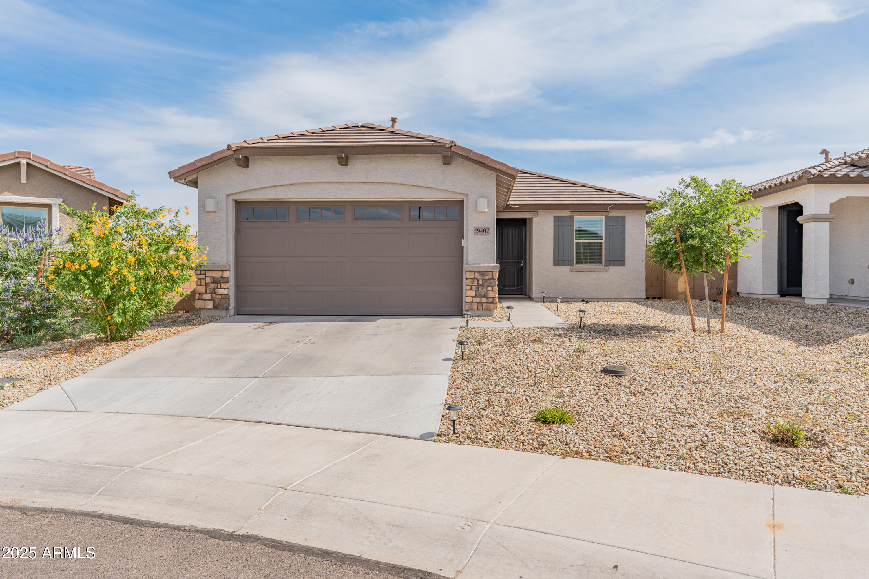 19407 W PIERSON Street