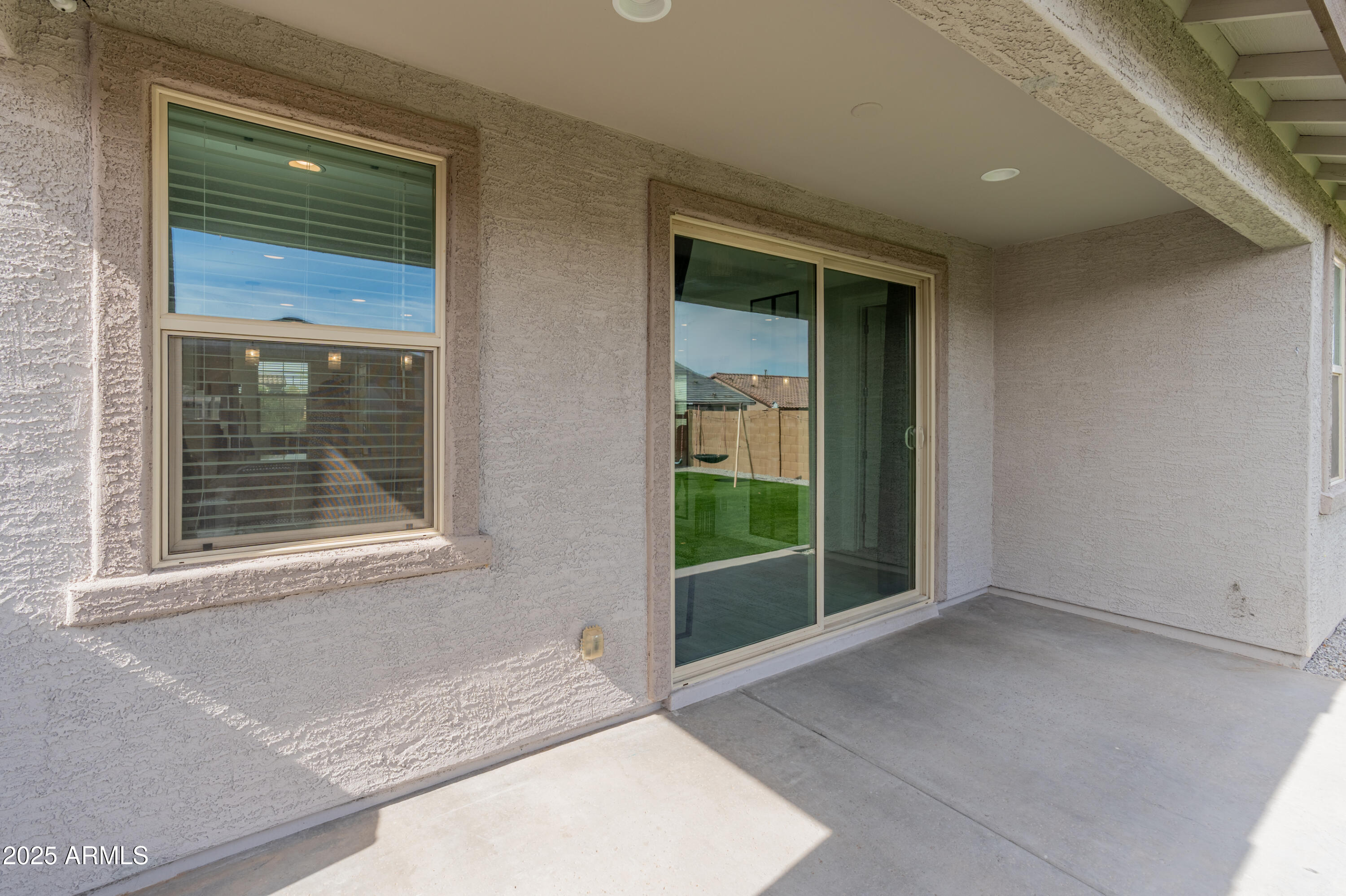 19407 W PIERSON Street