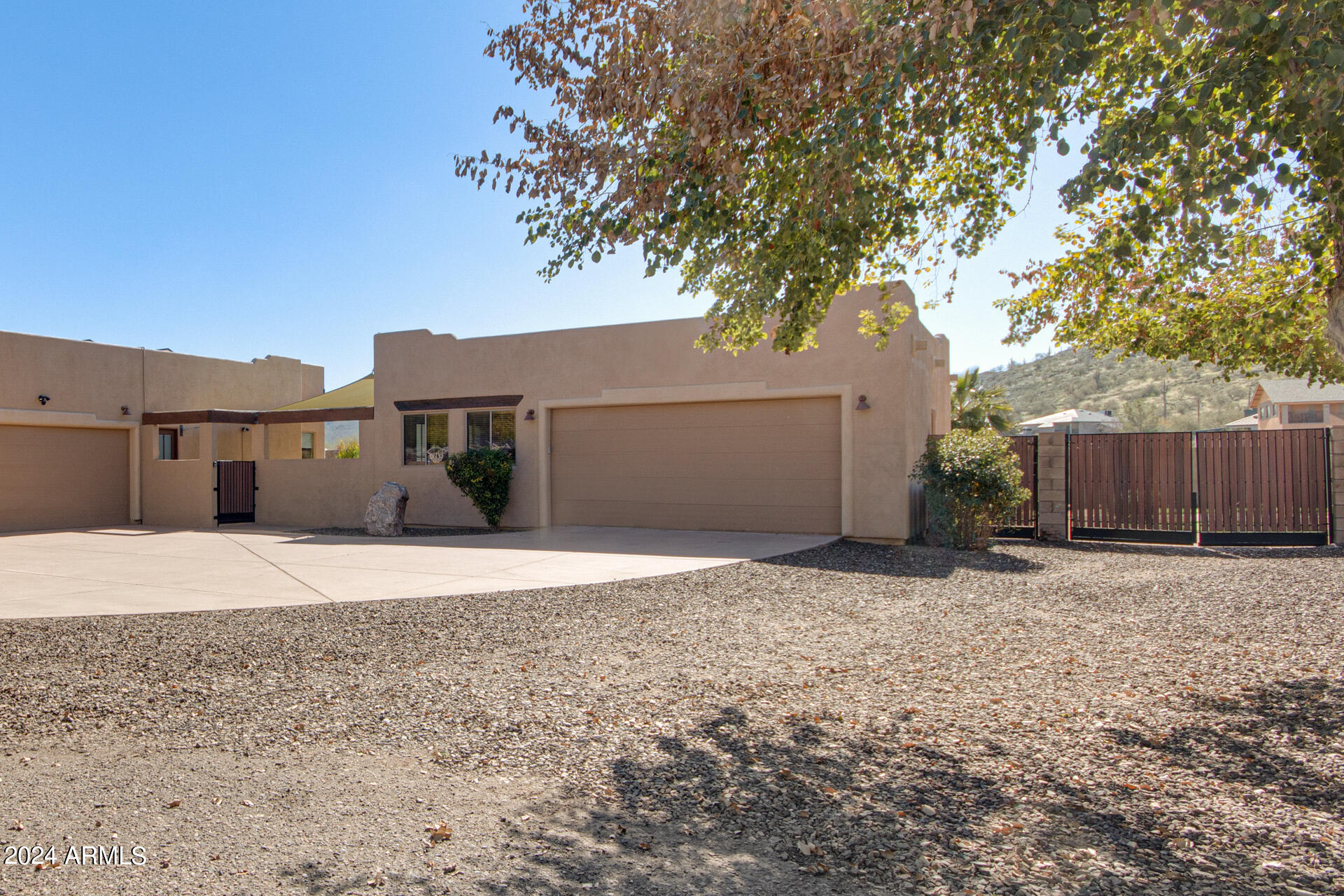 2731 W DESERT RANCH Road