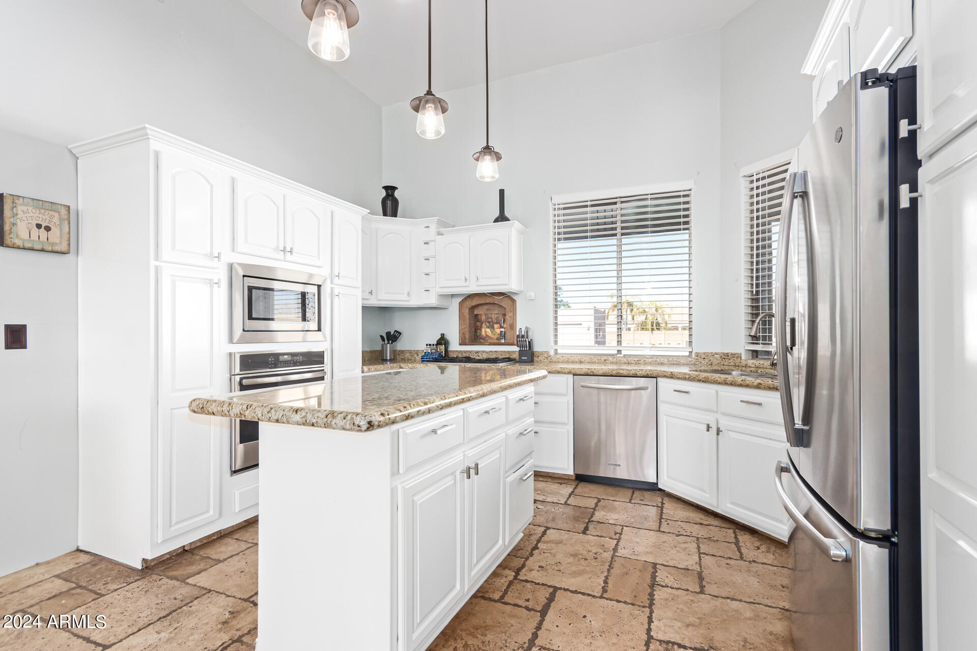 2731 W DESERT RANCH Road