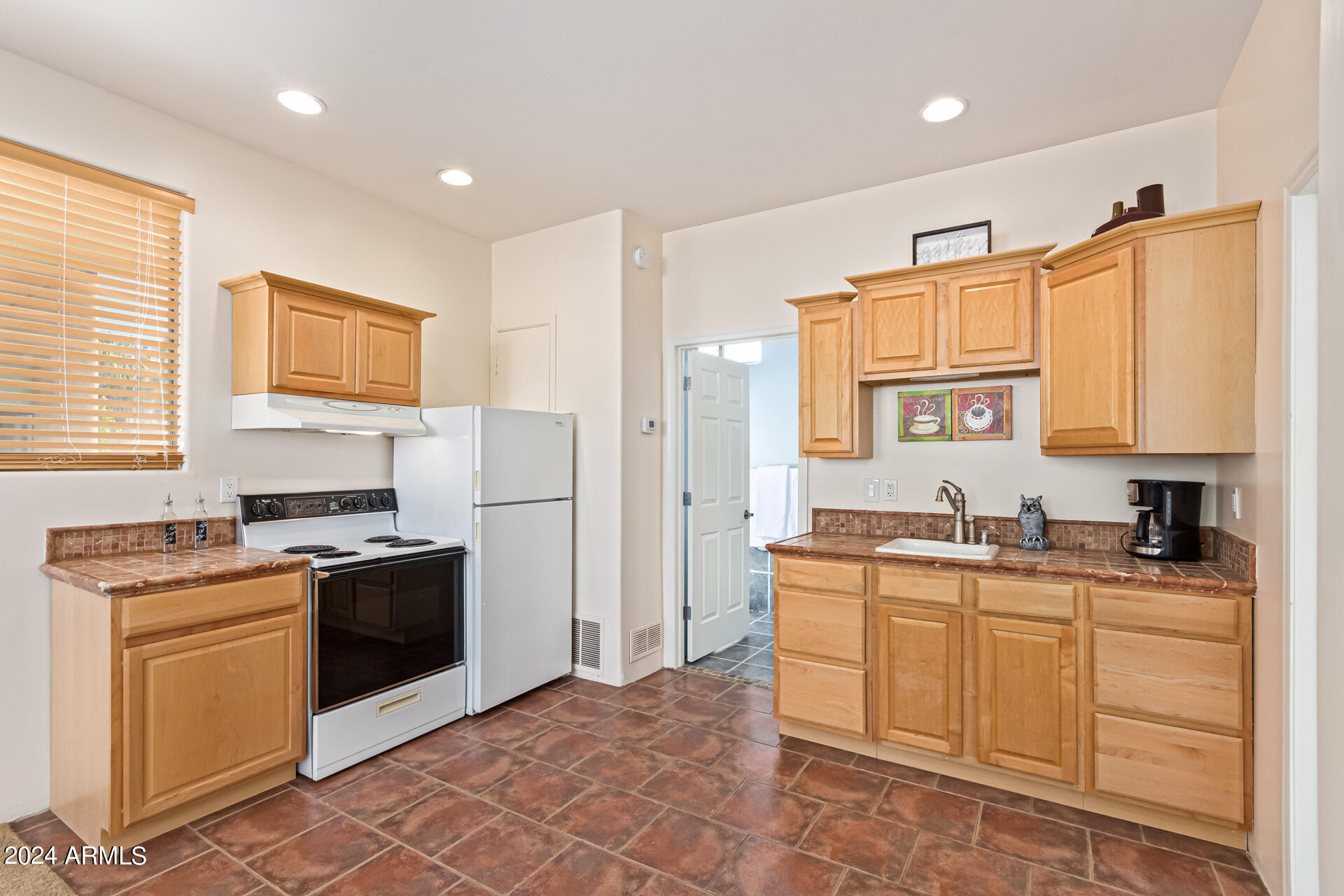 2731 W DESERT RANCH Road