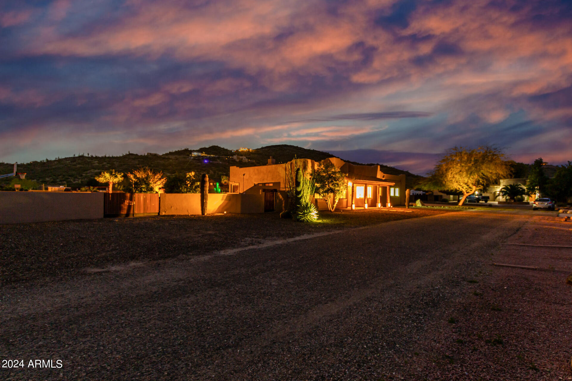 2731 W DESERT RANCH Road