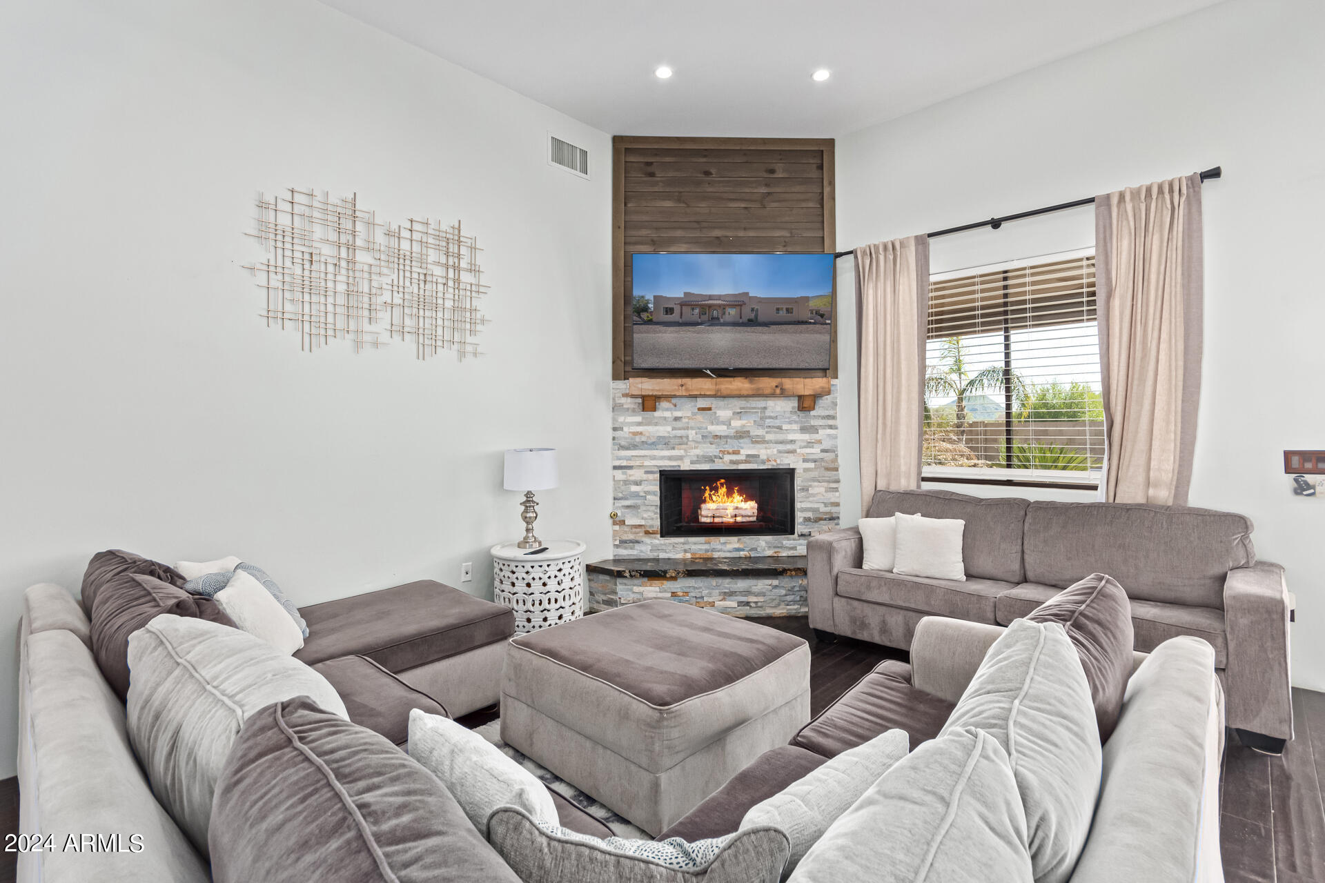 2731 W DESERT RANCH Road