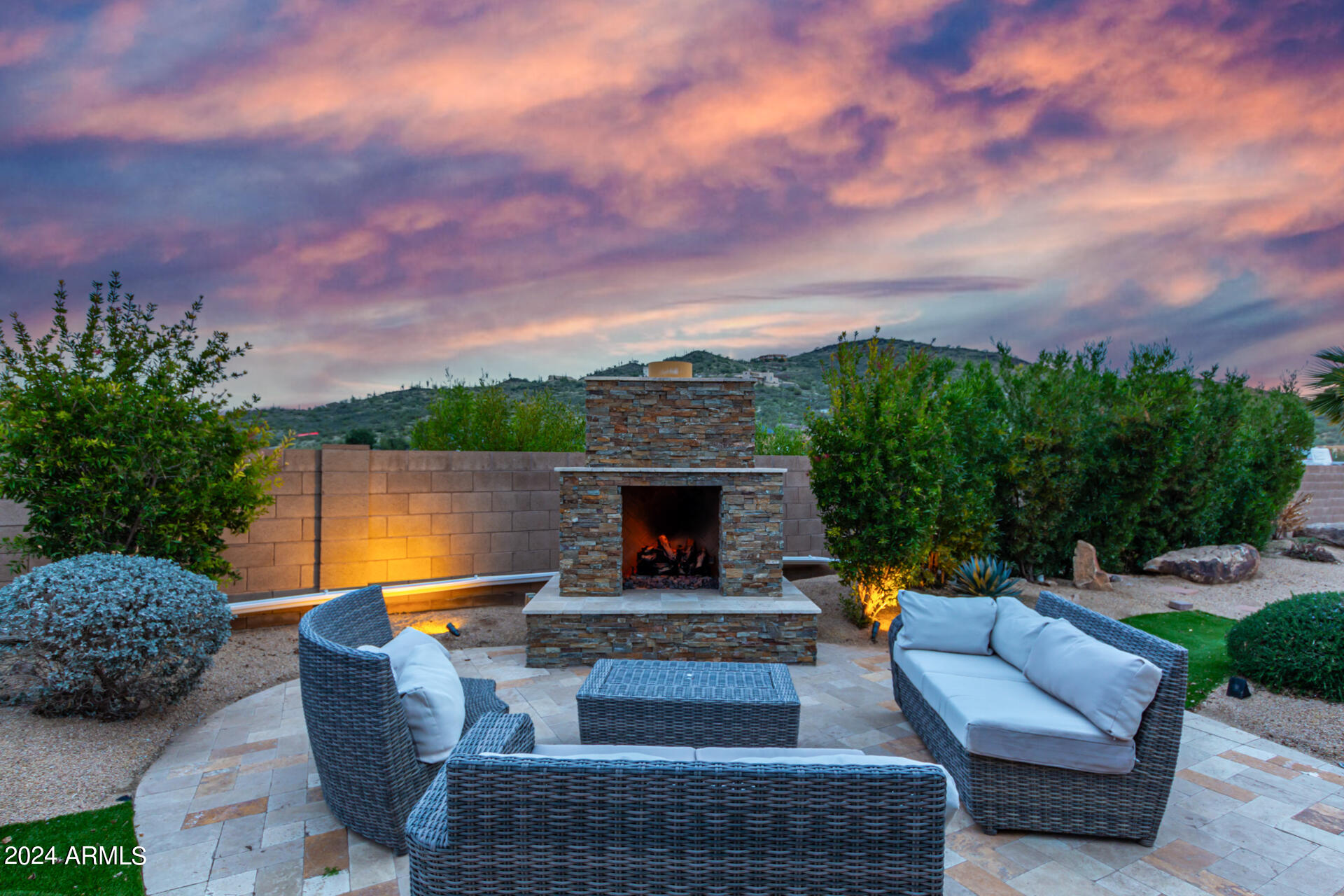 2731 W DESERT RANCH Road