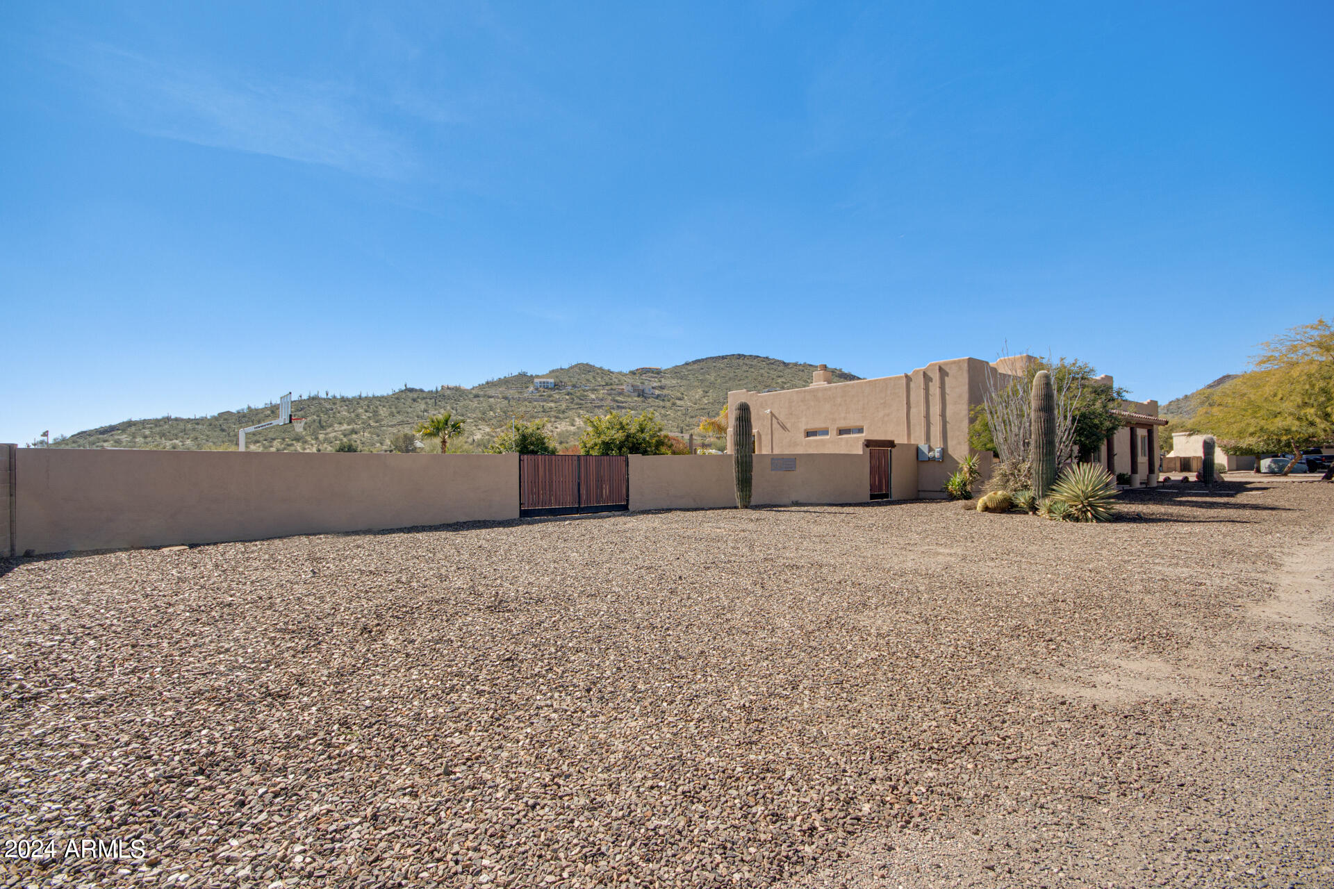 2731 W DESERT RANCH Road