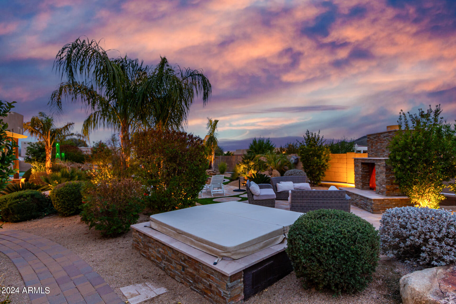 2731 W DESERT RANCH Road