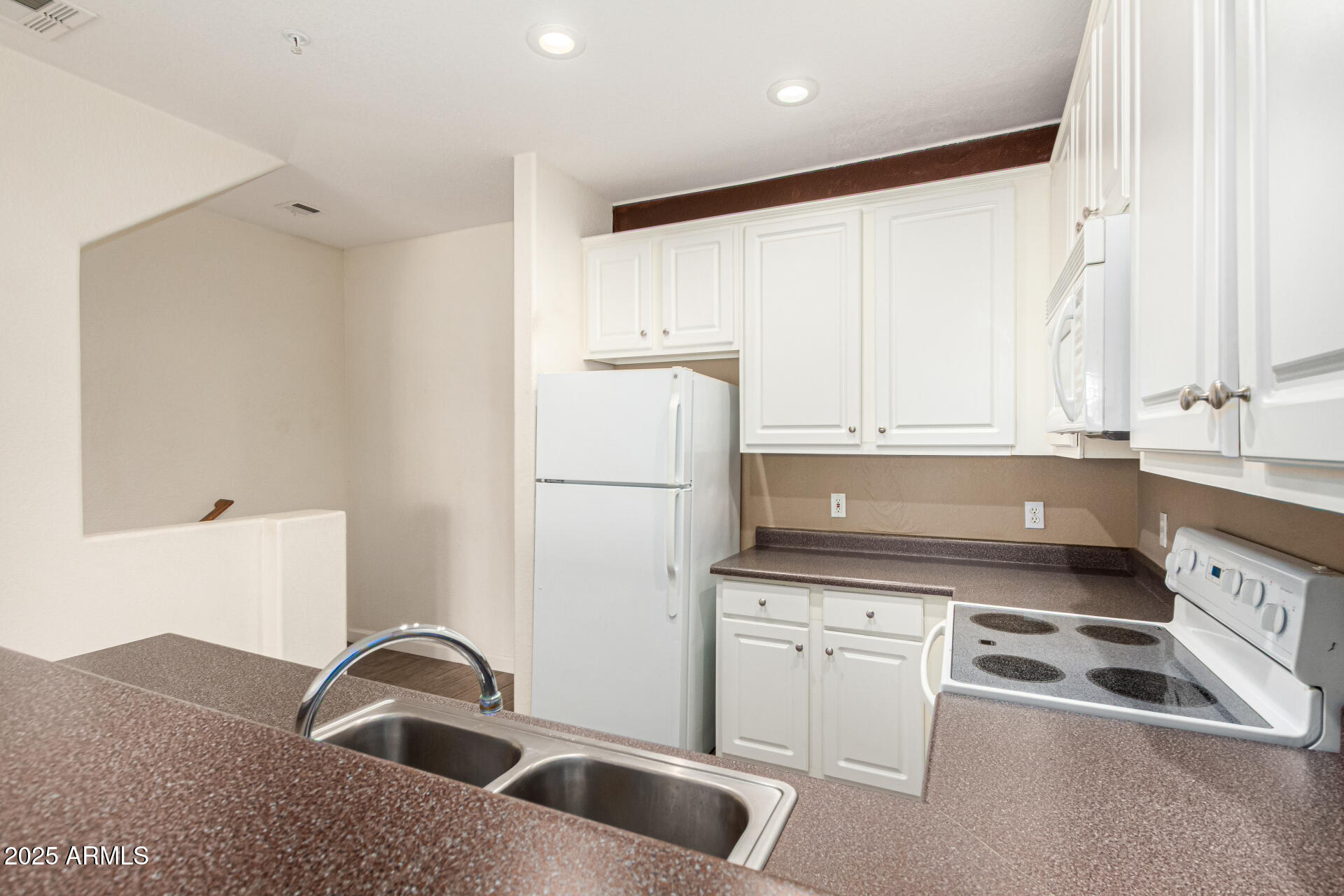 4455 E PARADISE VILLAGE Parkway S, 1057