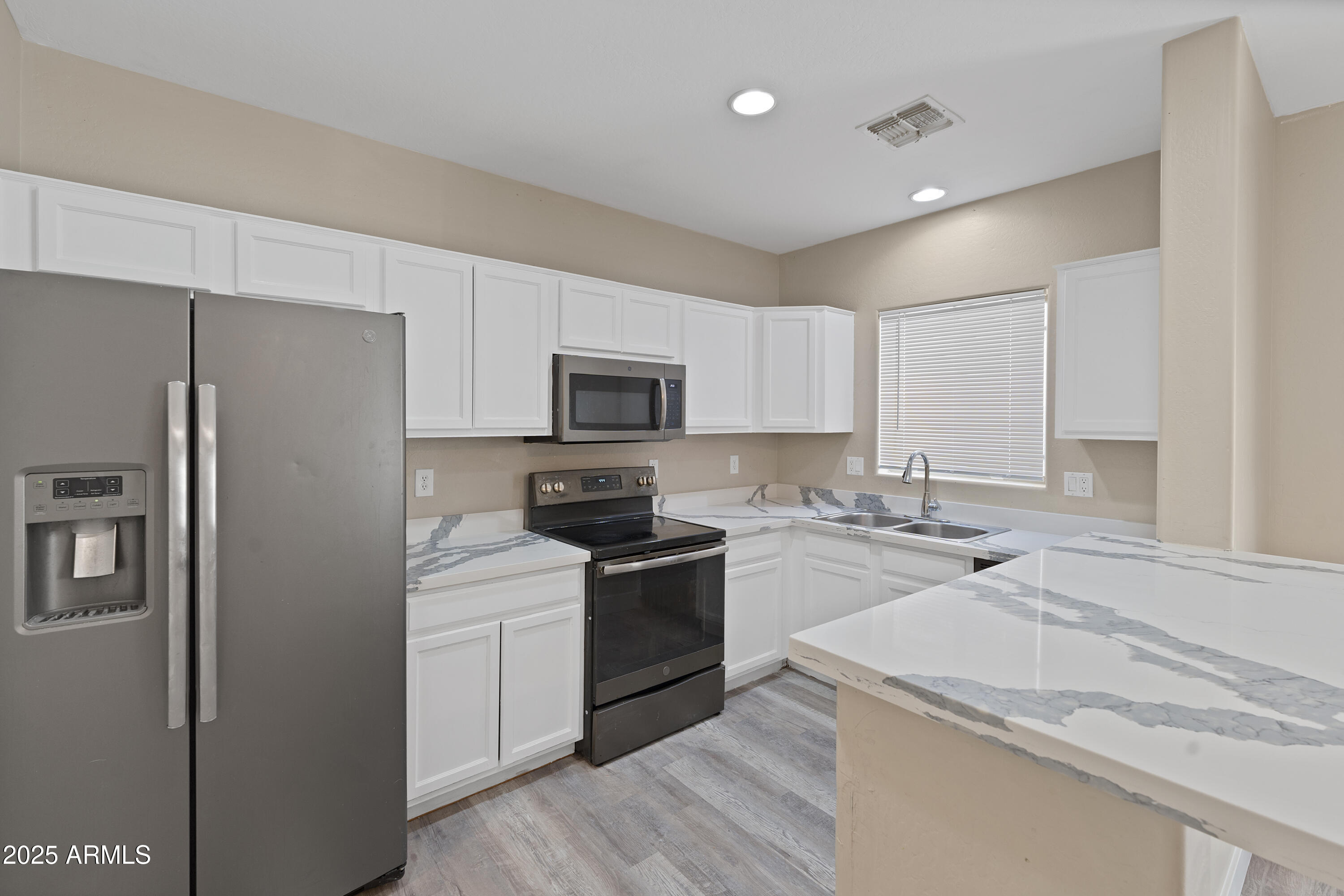 15818 N 25TH Street, 110