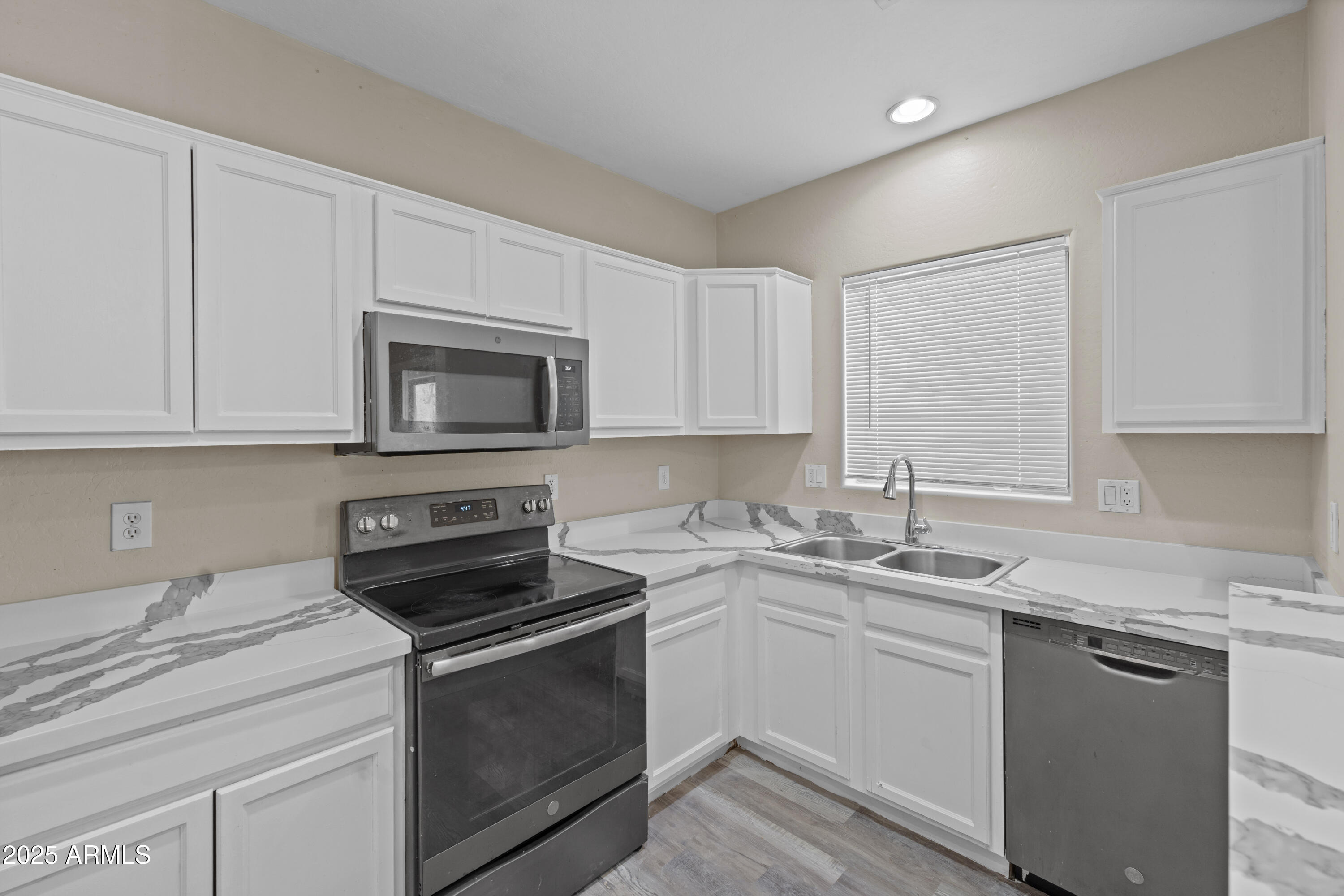 15818 N 25TH Street, 110