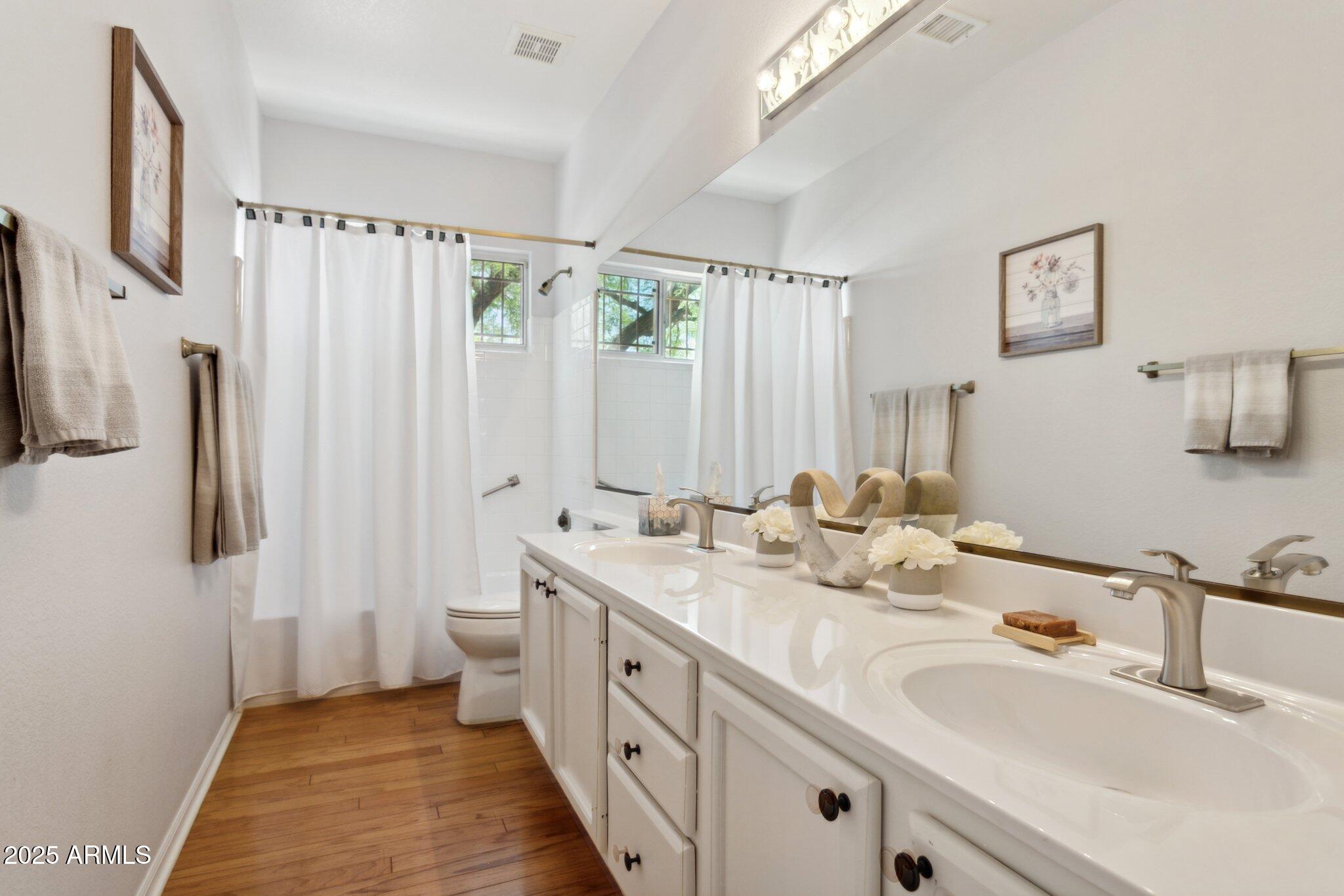 4401 E BARWICK Drive