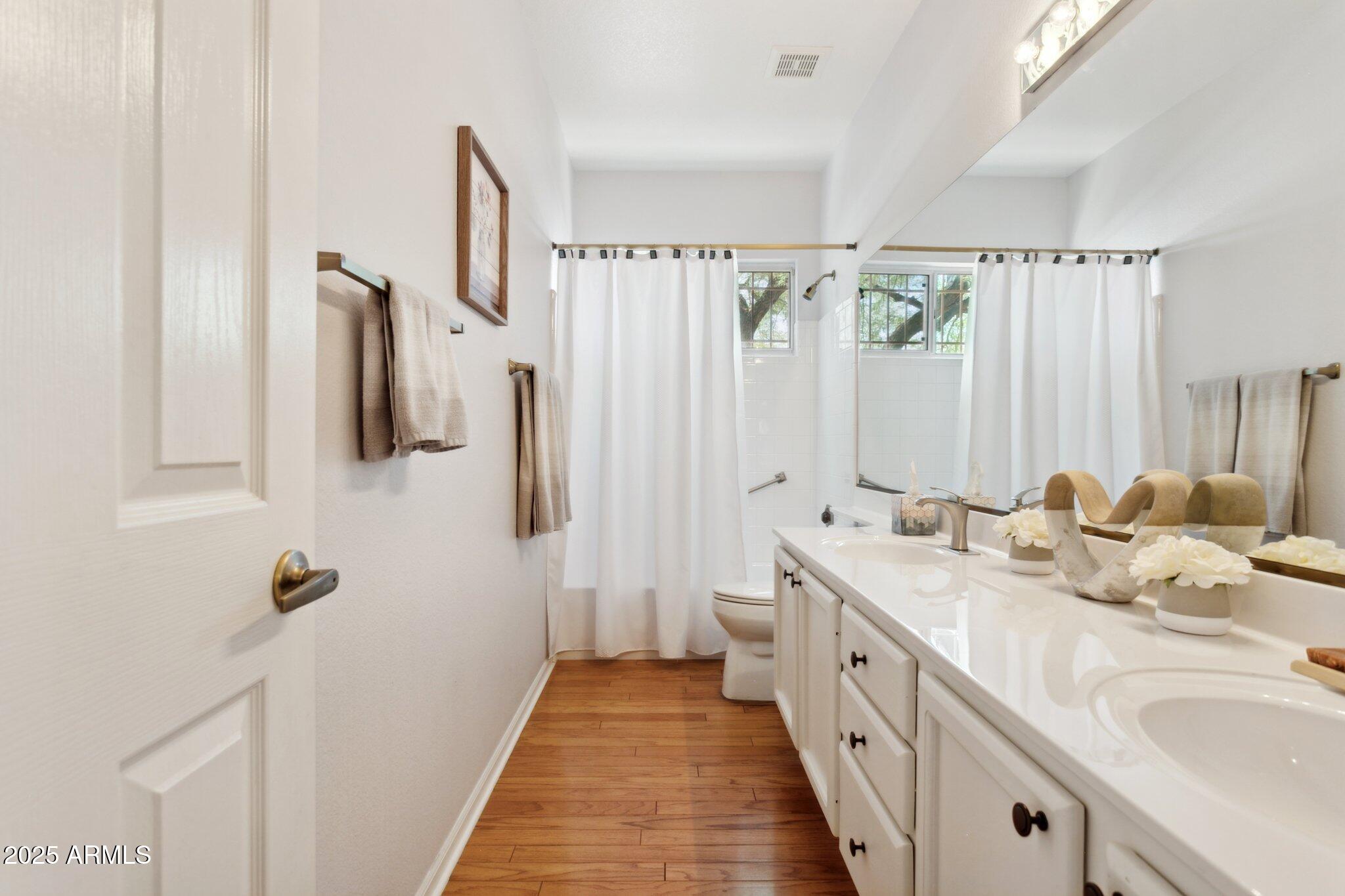 4401 E BARWICK Drive