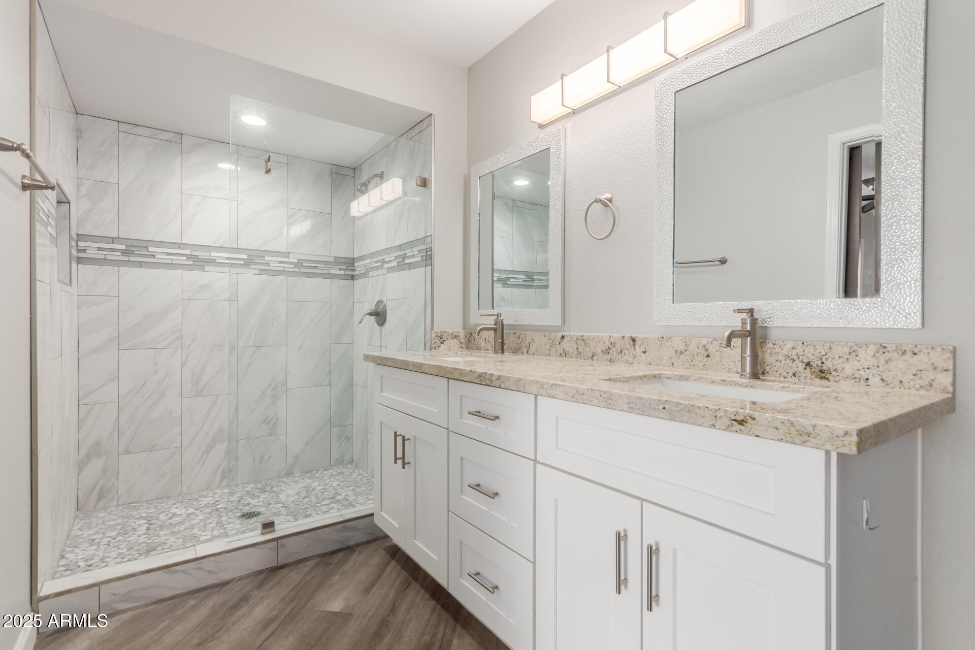 9460 E MISSION Lane E, 211