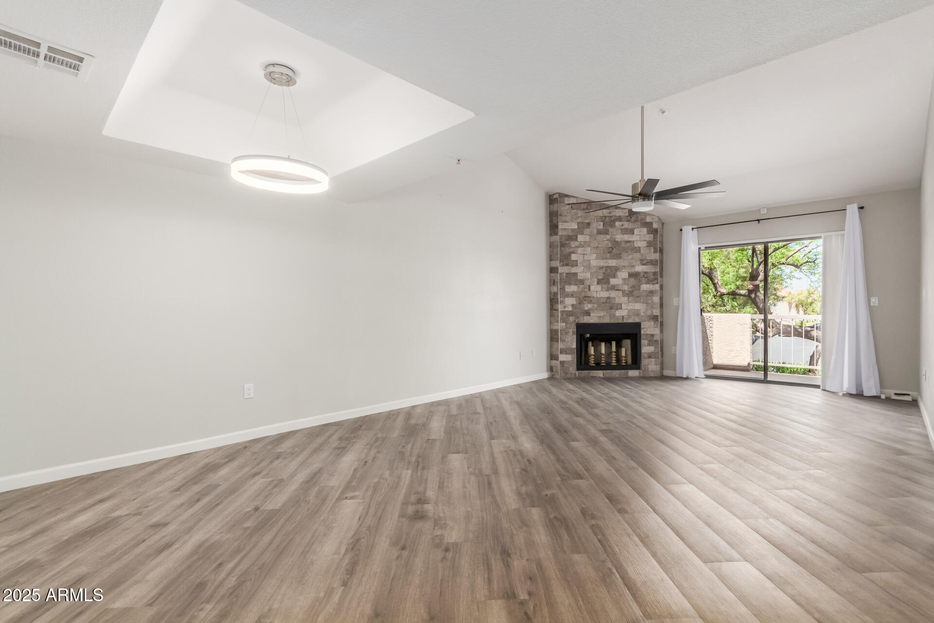 9460 E MISSION Lane E, 211