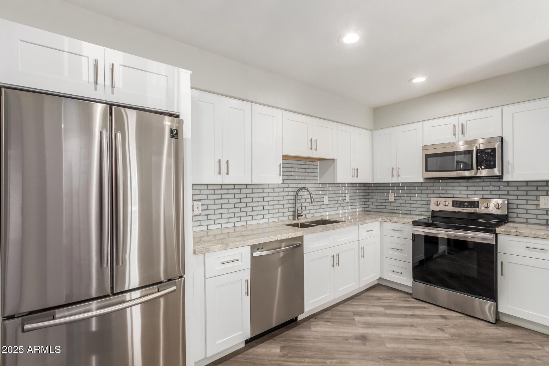 9460 E MISSION Lane E, 211