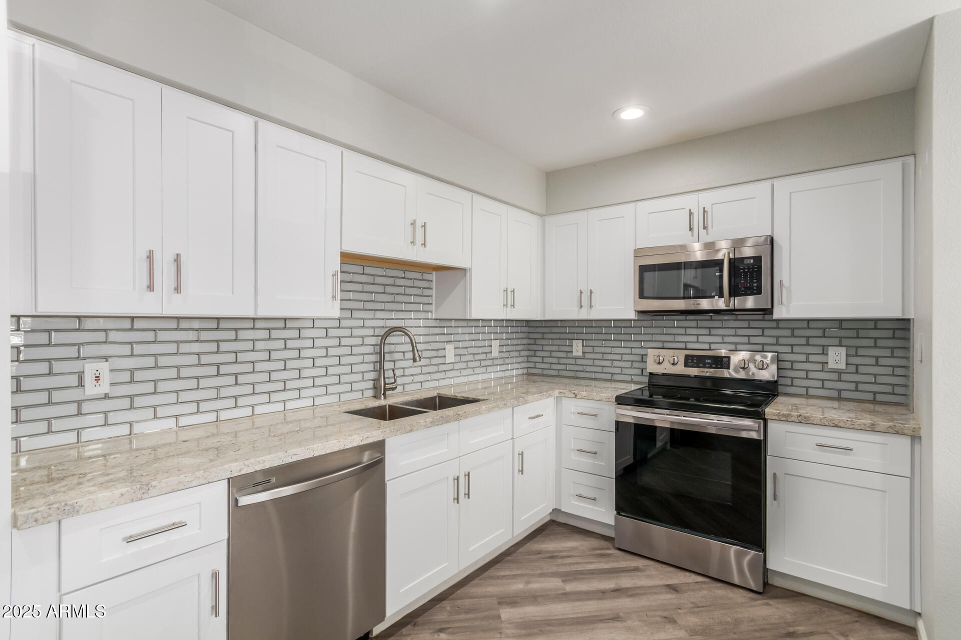 9460 E MISSION Lane E, 211