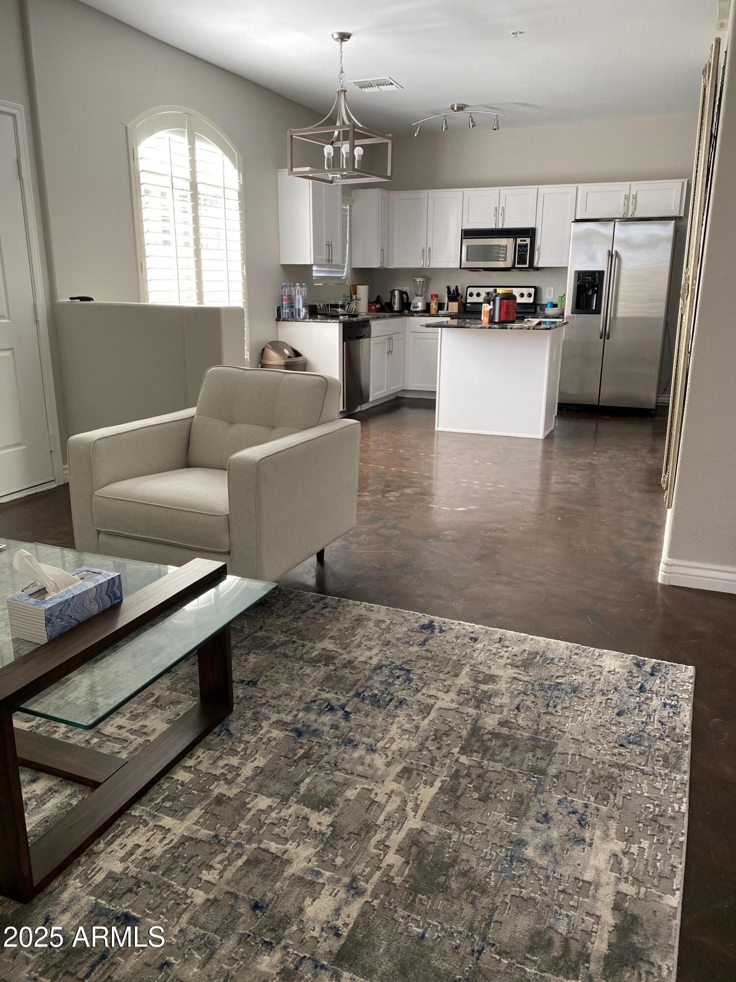 2401 E RIO SALADO Parkway, 1012